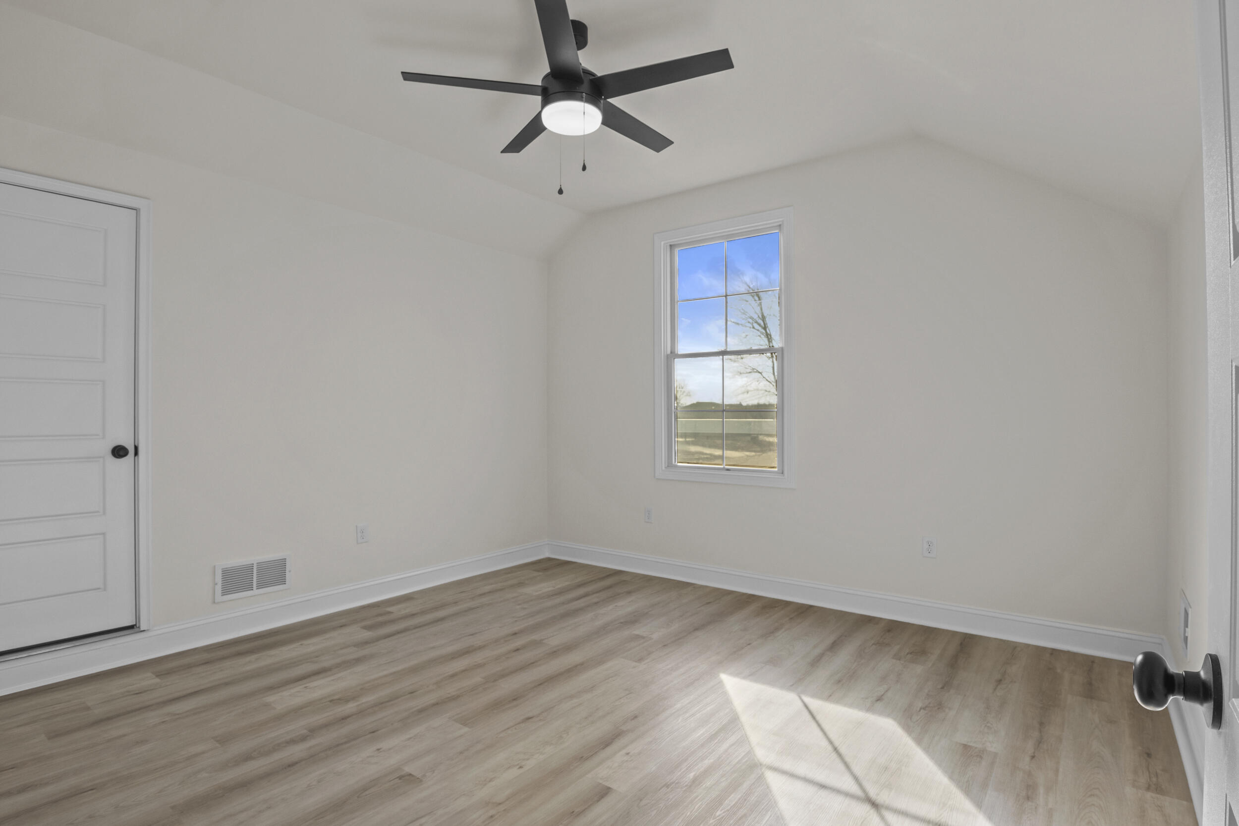330 Mohegan Trail Property Photo 36
