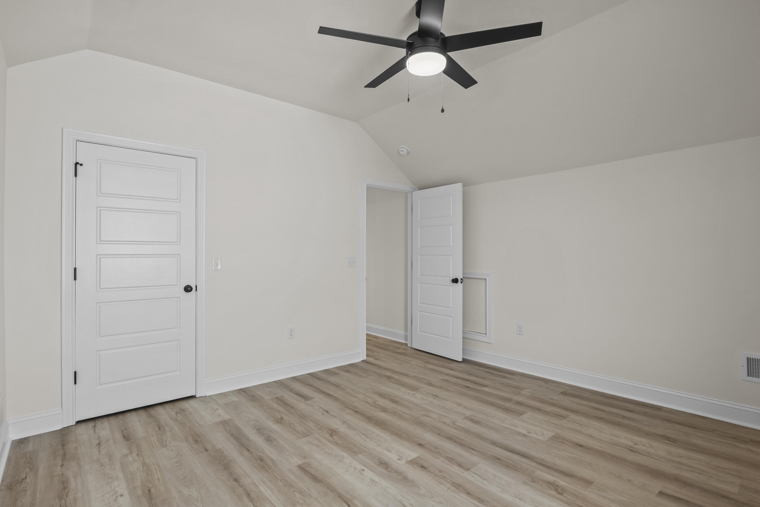 330 Mohegan Trail Property Photo 39