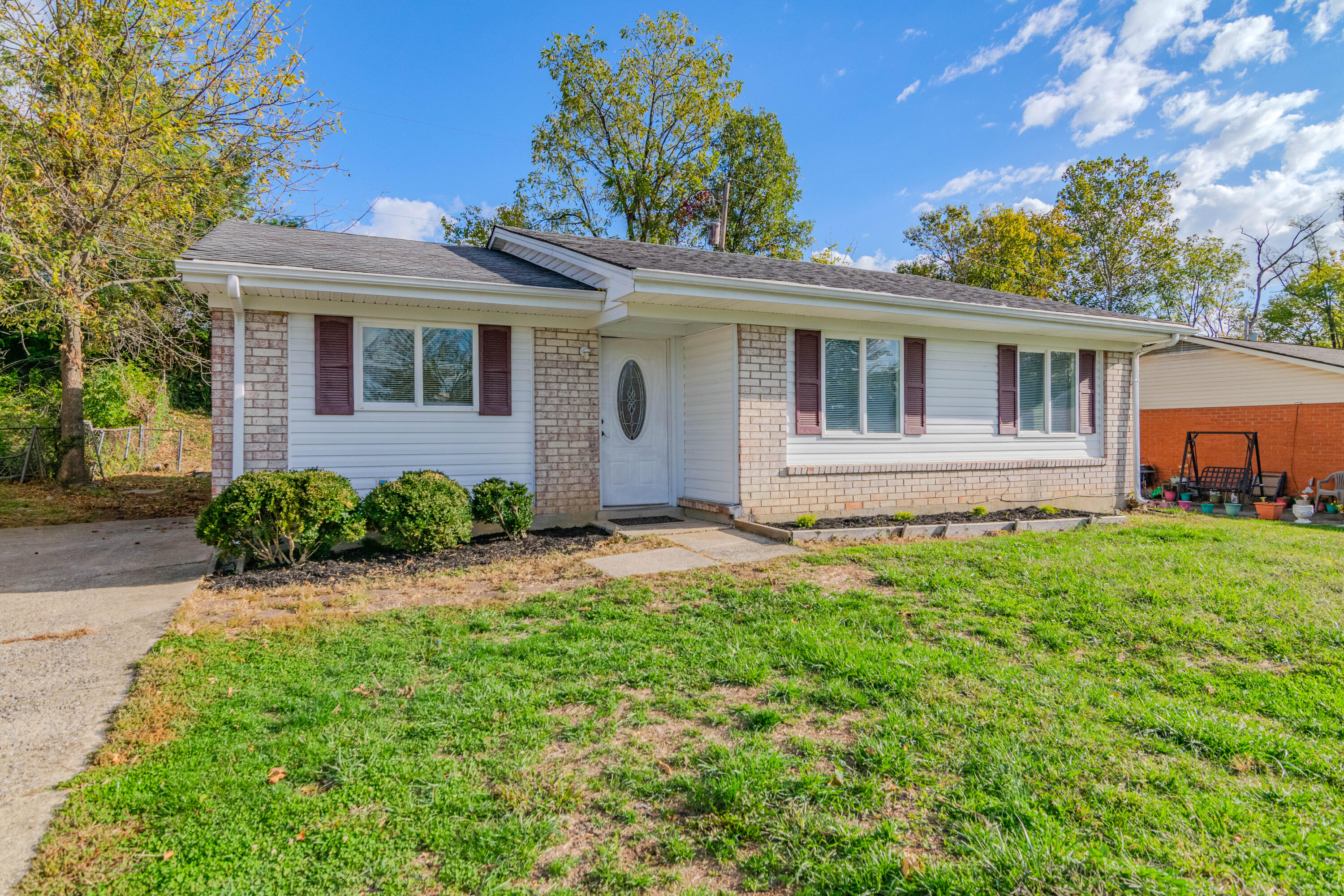 3829 Niagara Drive Property Photo 3
