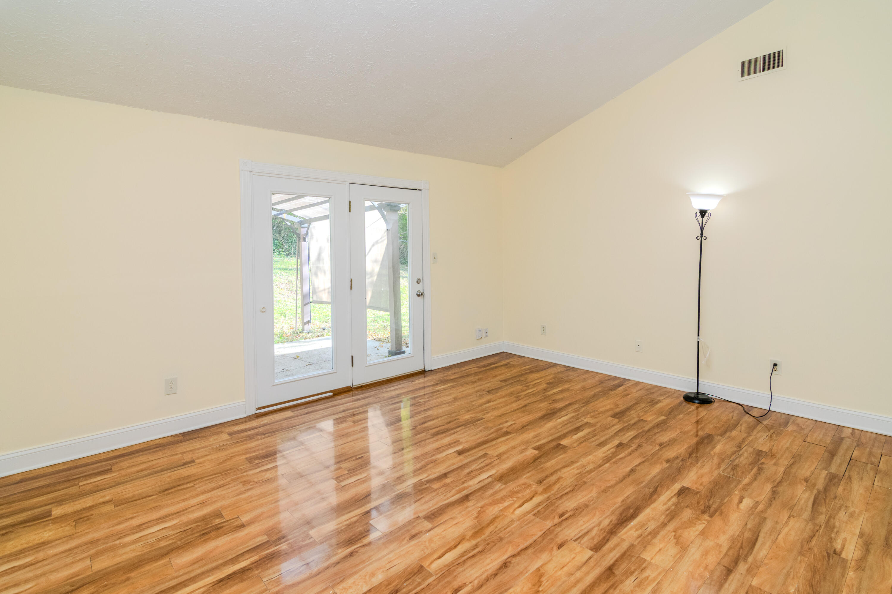 3829 Niagara Drive Property Photo 10