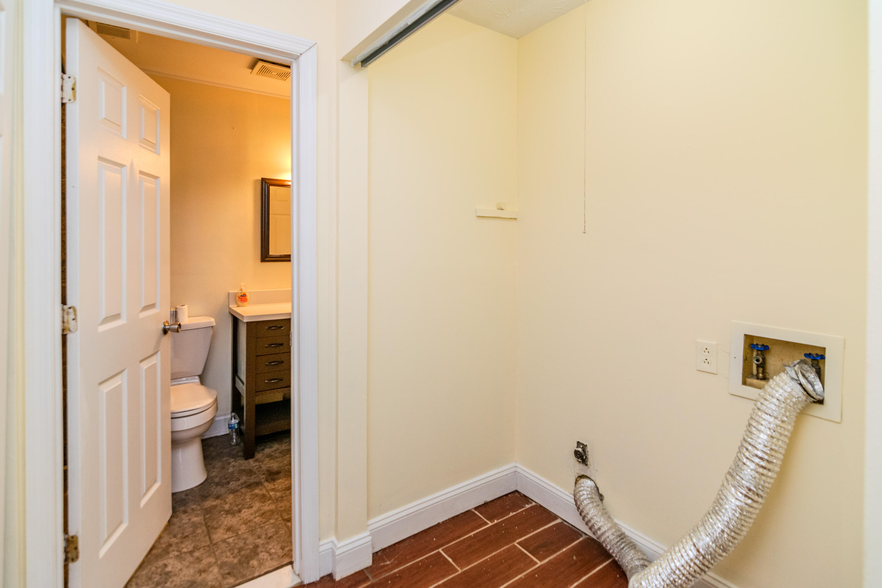 3829 Niagara Drive Property Photo 16