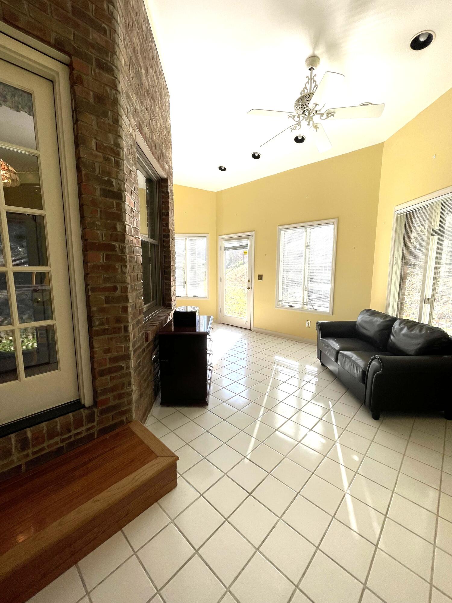 194 Meadowview Lane Property Photo 4