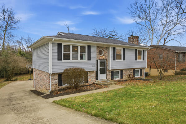 2808 Easthills Drive Property Photo 2