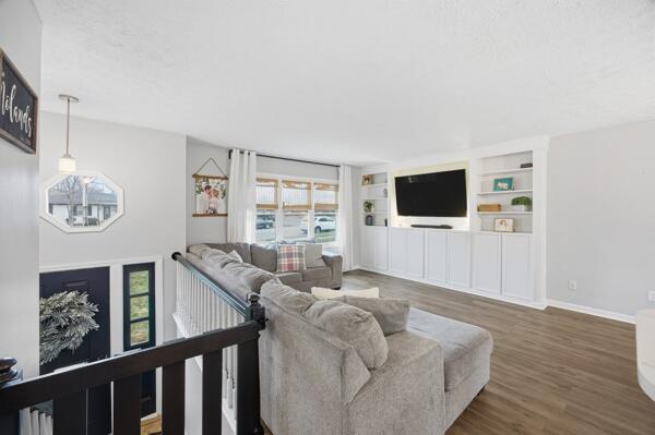 2808 Easthills Drive Property Photo 3