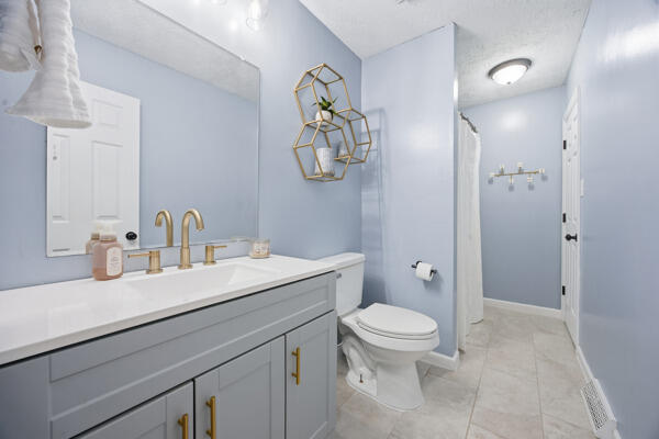 2808 Easthills Drive Property Photo 11