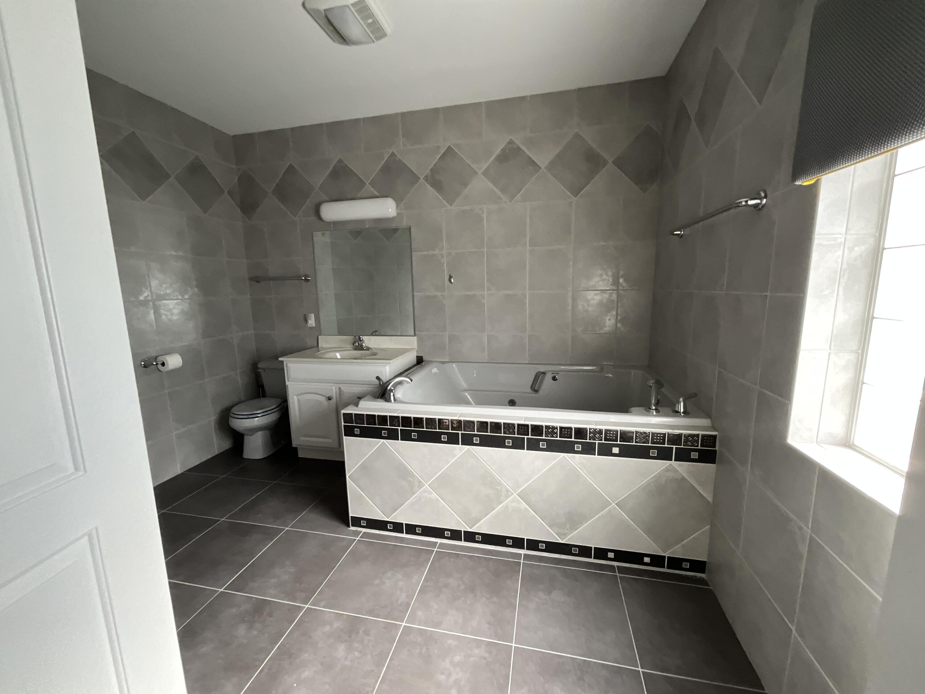 415 Splendor View Drive Property Photo 57
