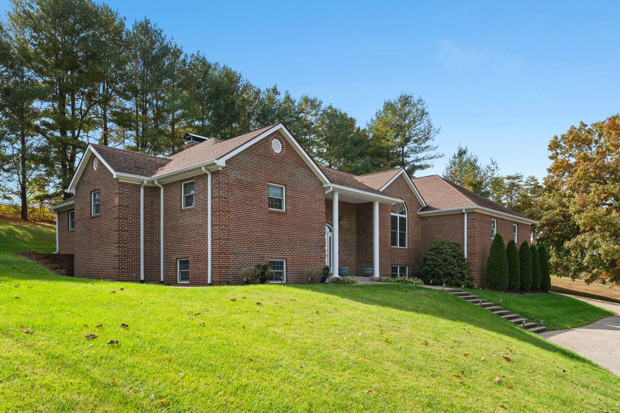 3604 Clubhouse Drive Property Photo 1