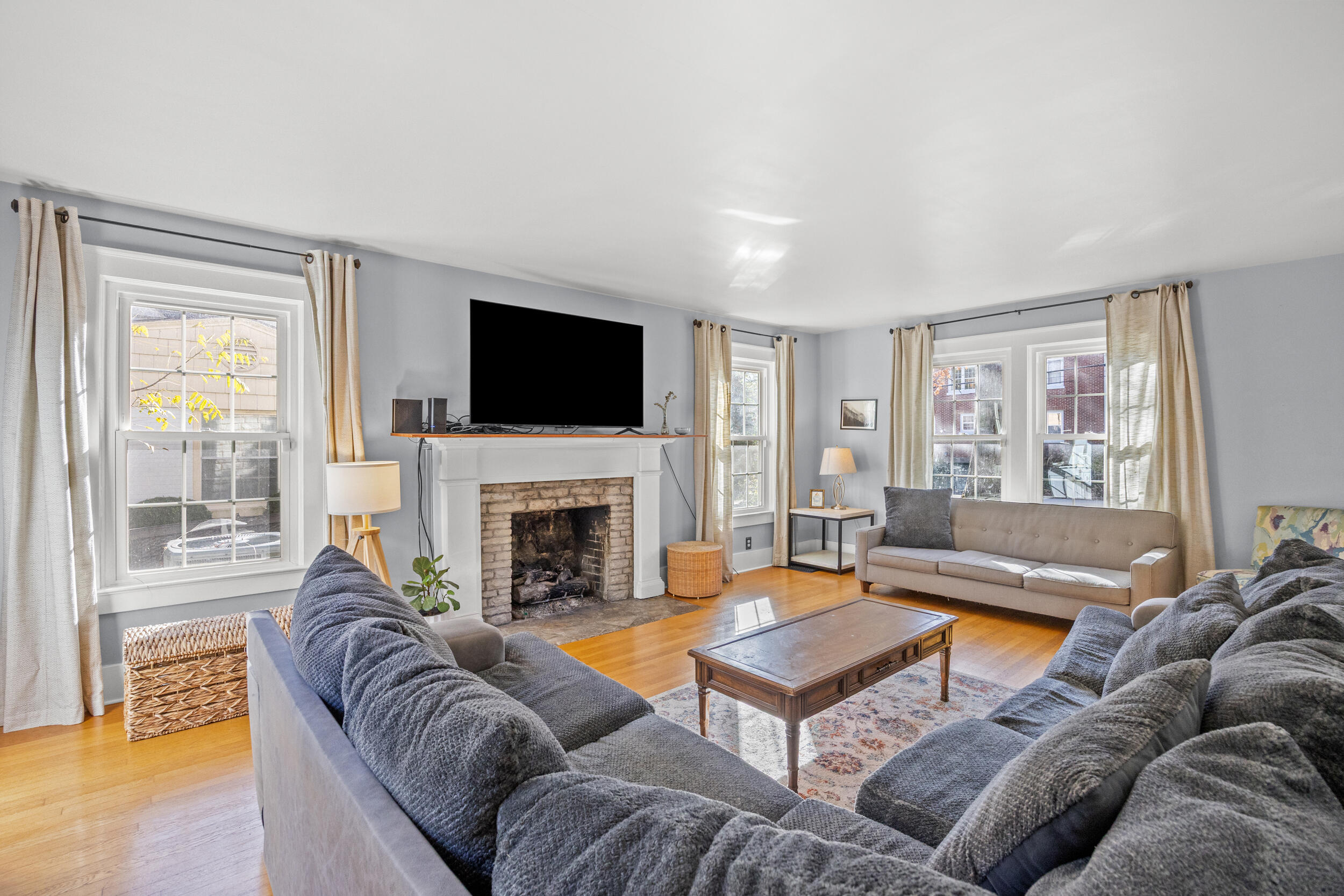 829 W Lexington Avenue Property Photo 9