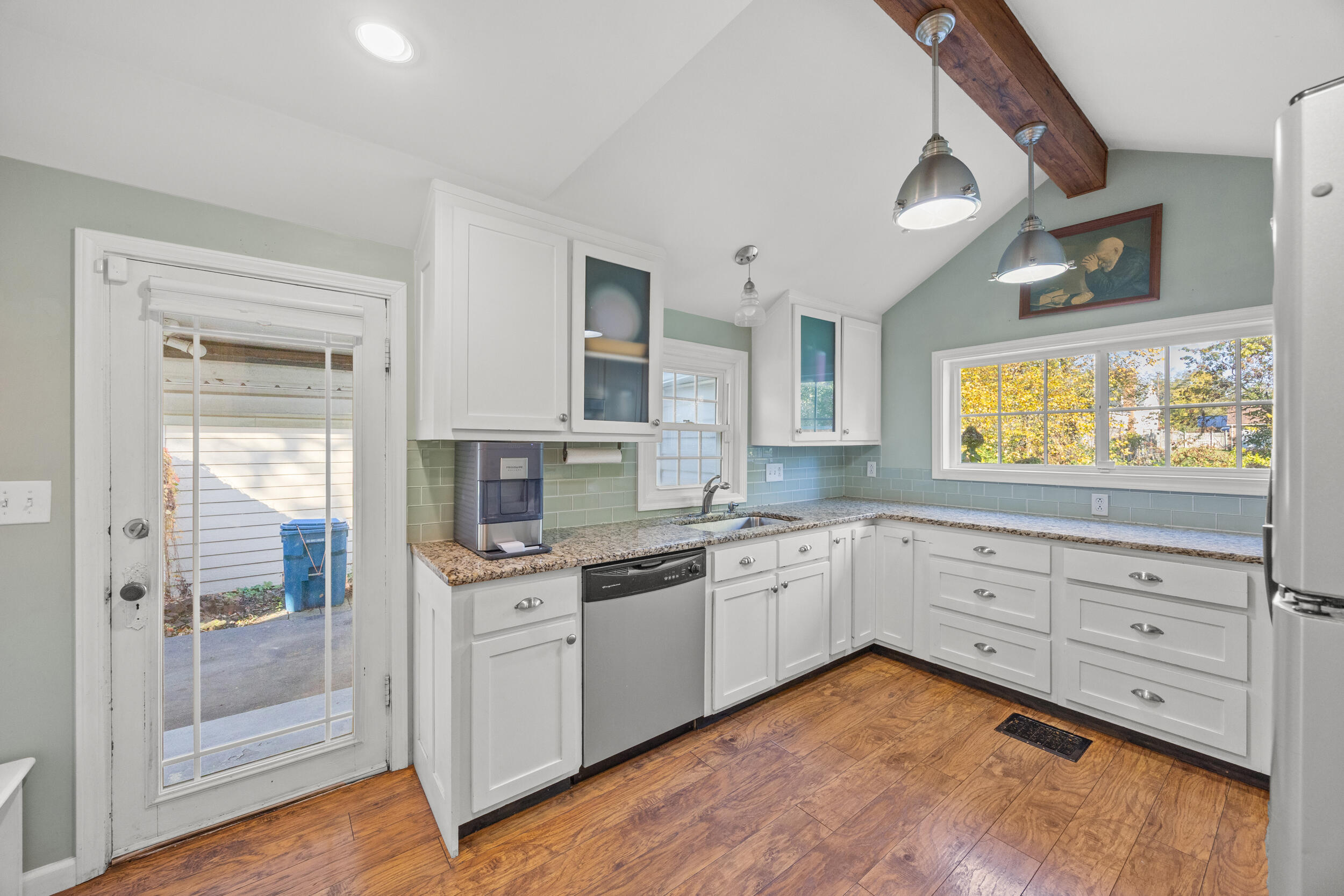 829 W Lexington Avenue Property Photo 16