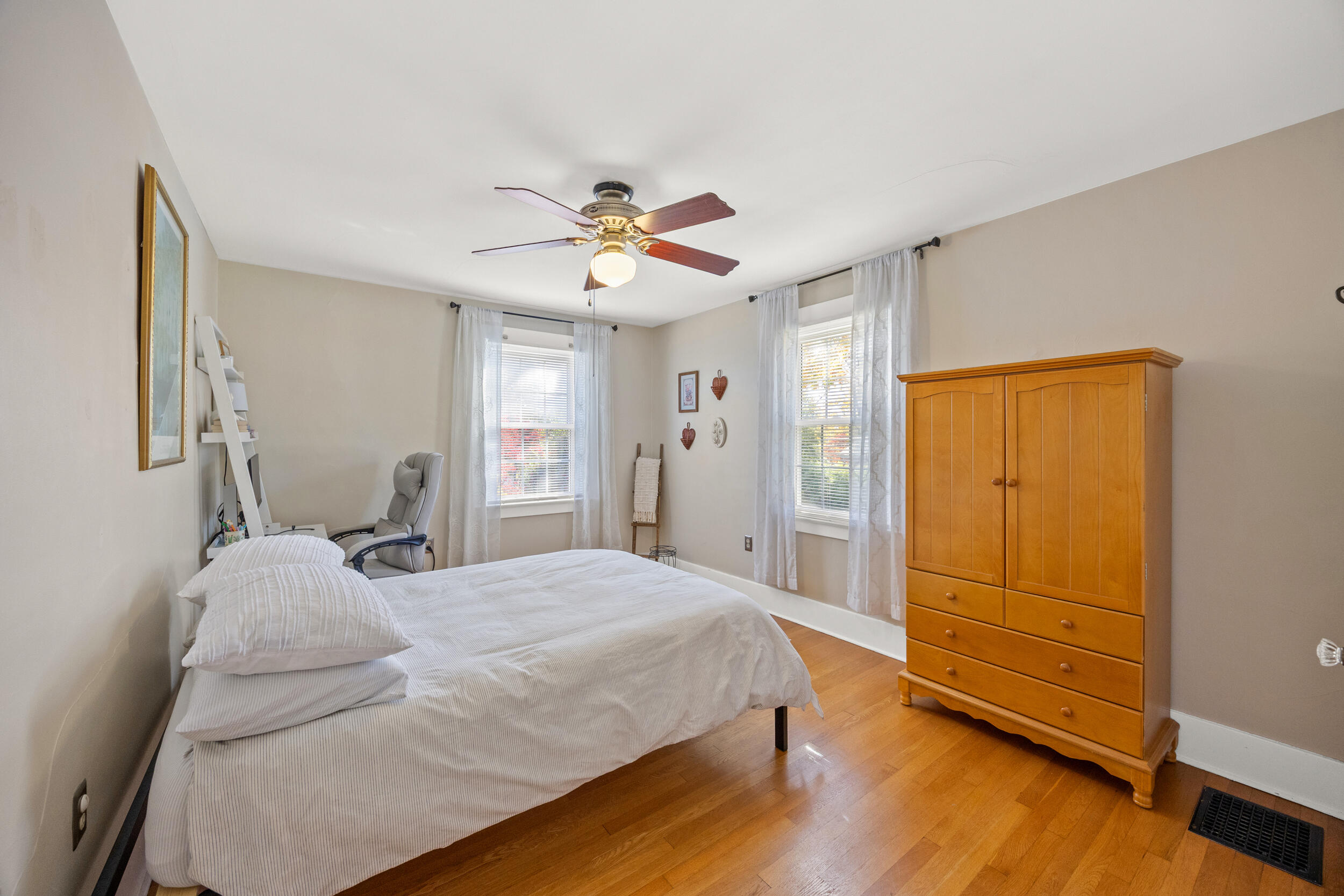 829 W Lexington Avenue Property Photo 24