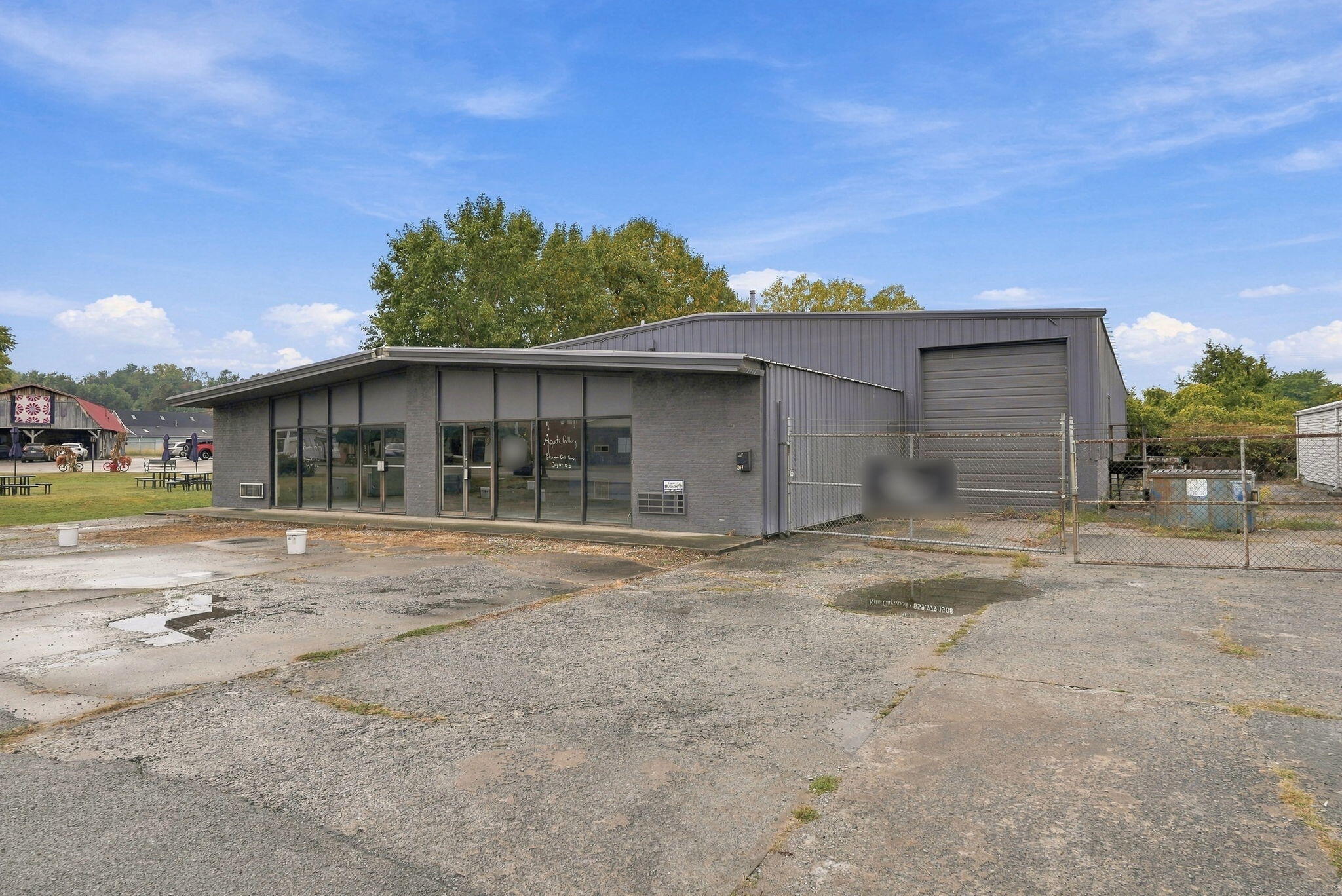 207 N Broadway Street Property Photo 1
