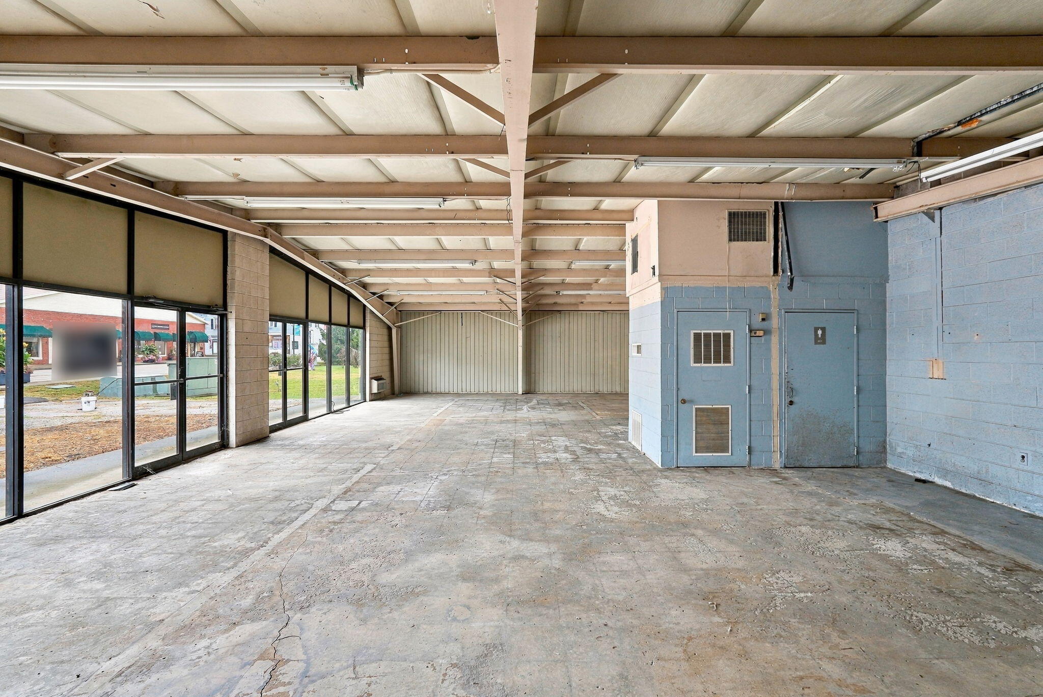 207 N Broadway Street Property Photo 3