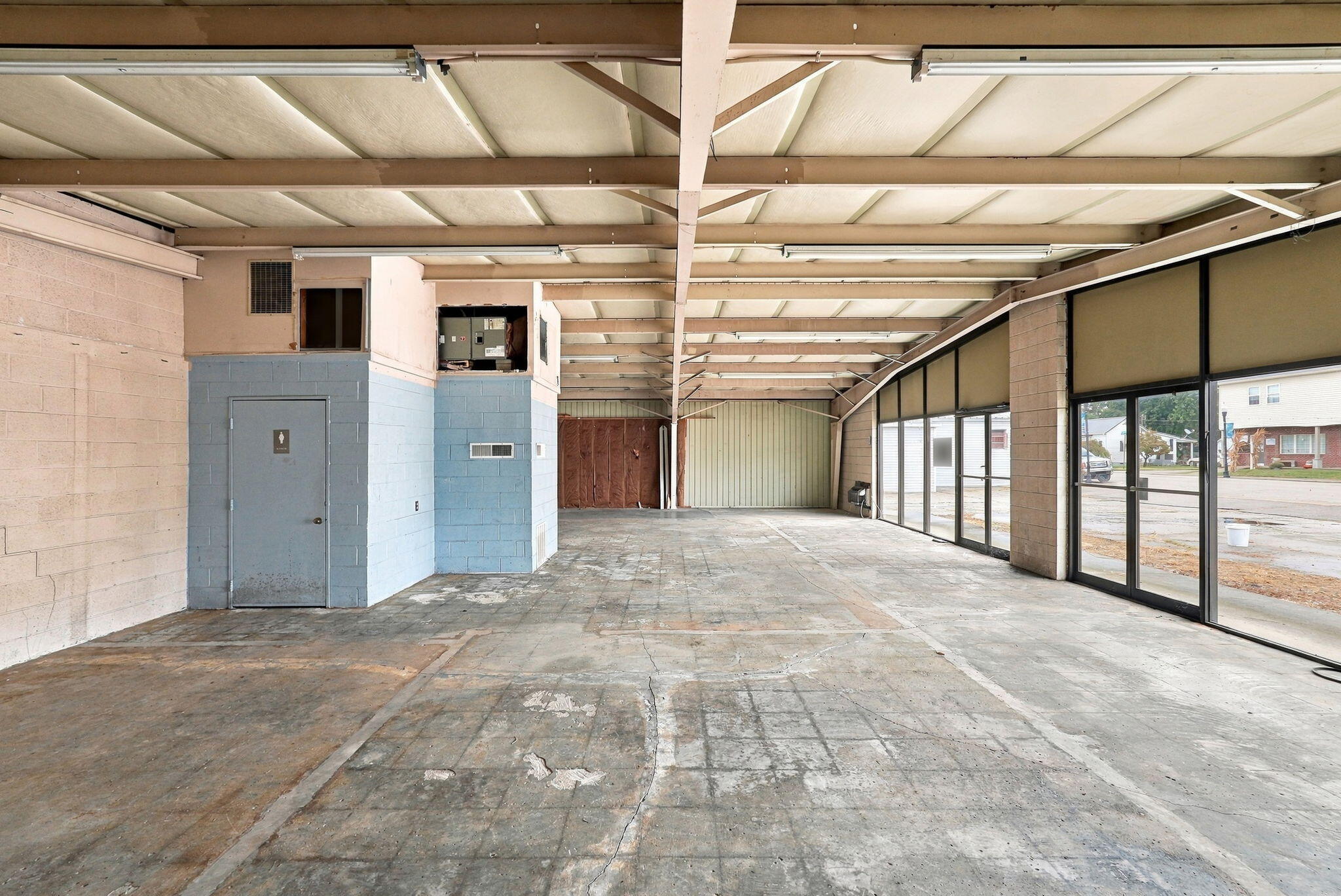 207 N Broadway Street Property Photo 5
