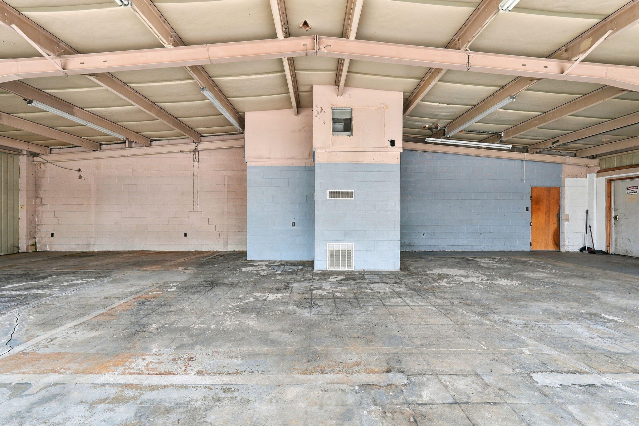 207 N Broadway Street Property Photo 6