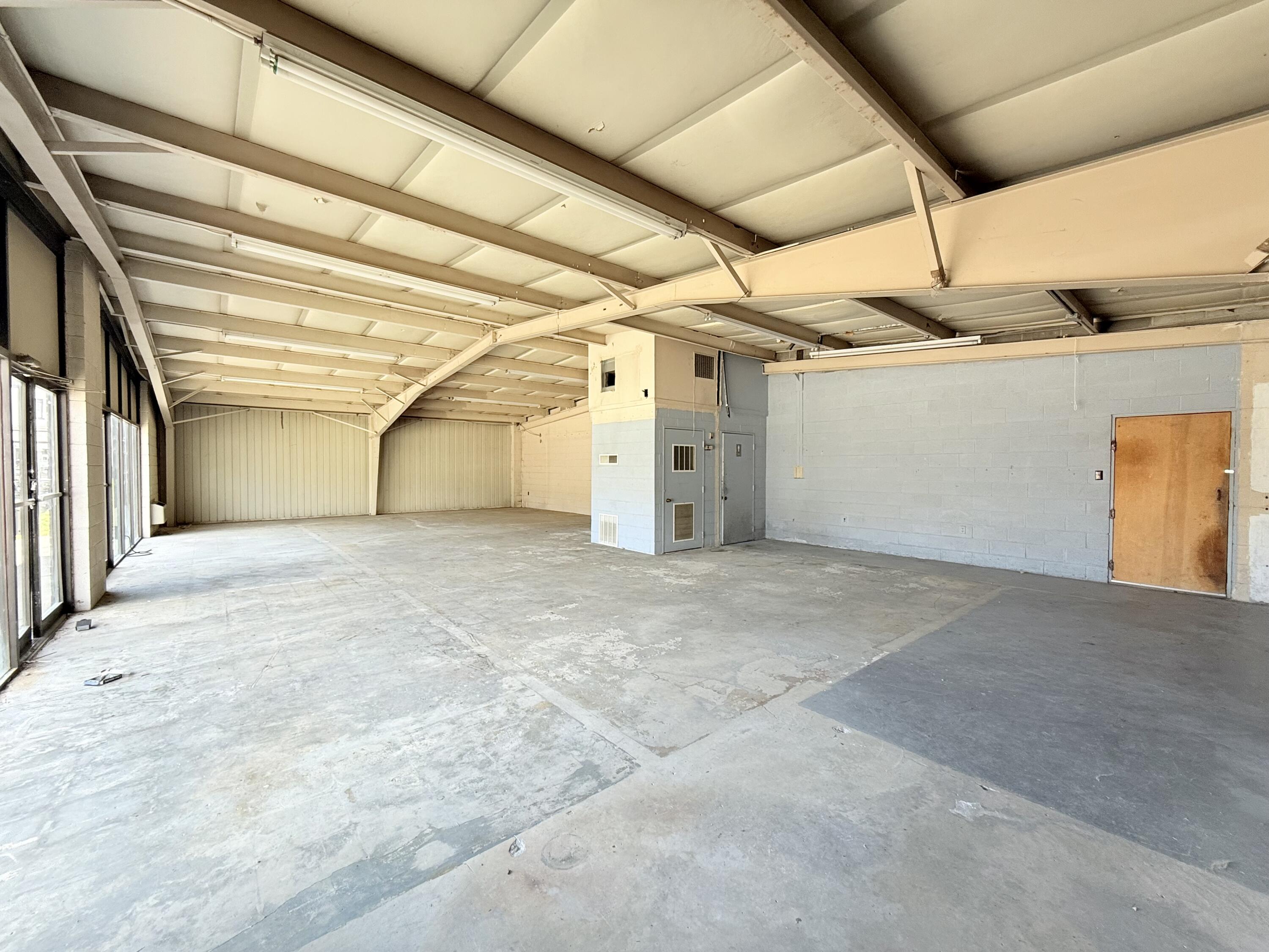 207 N Broadway Street Property Photo 7