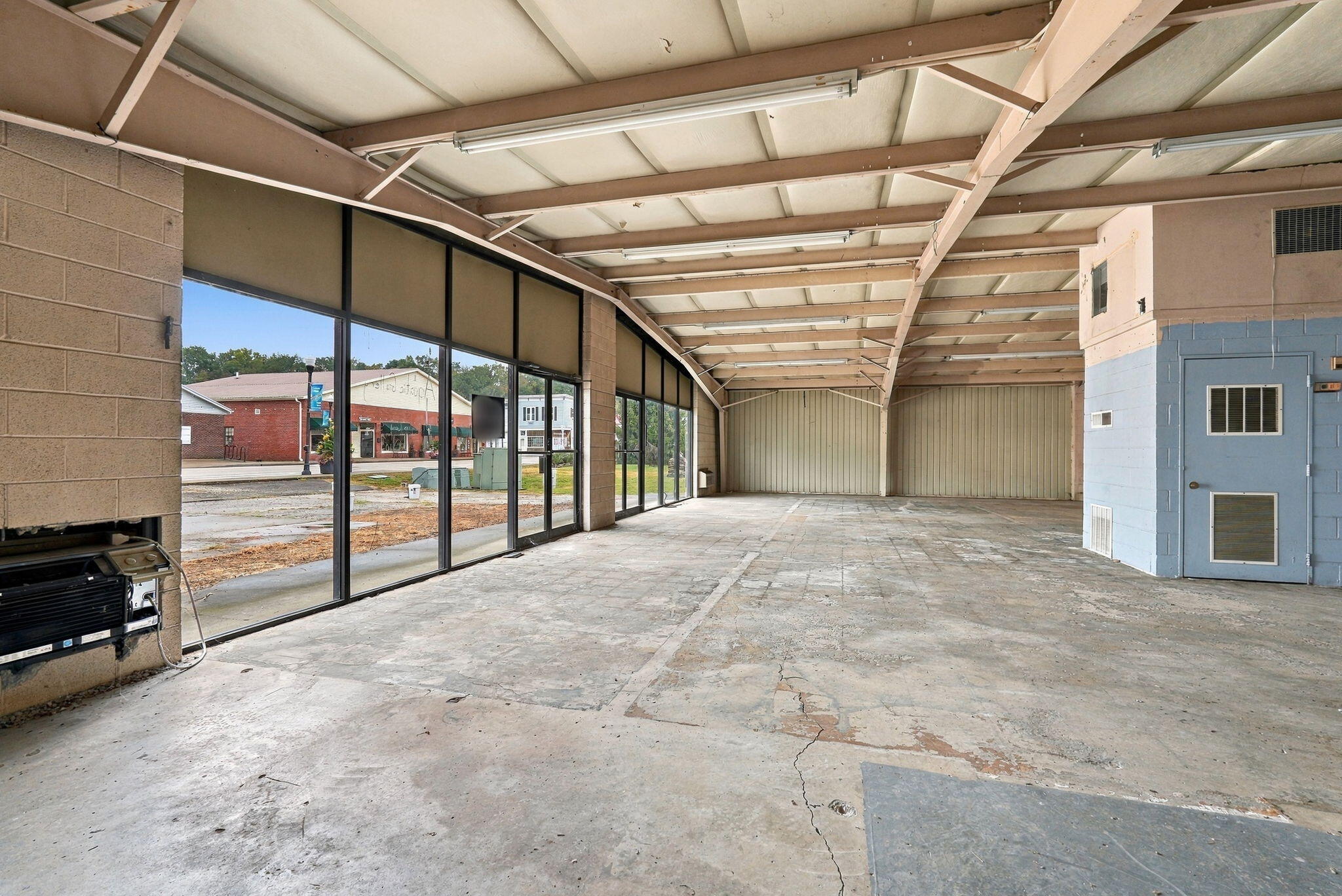 207 N Broadway Street Property Photo 8