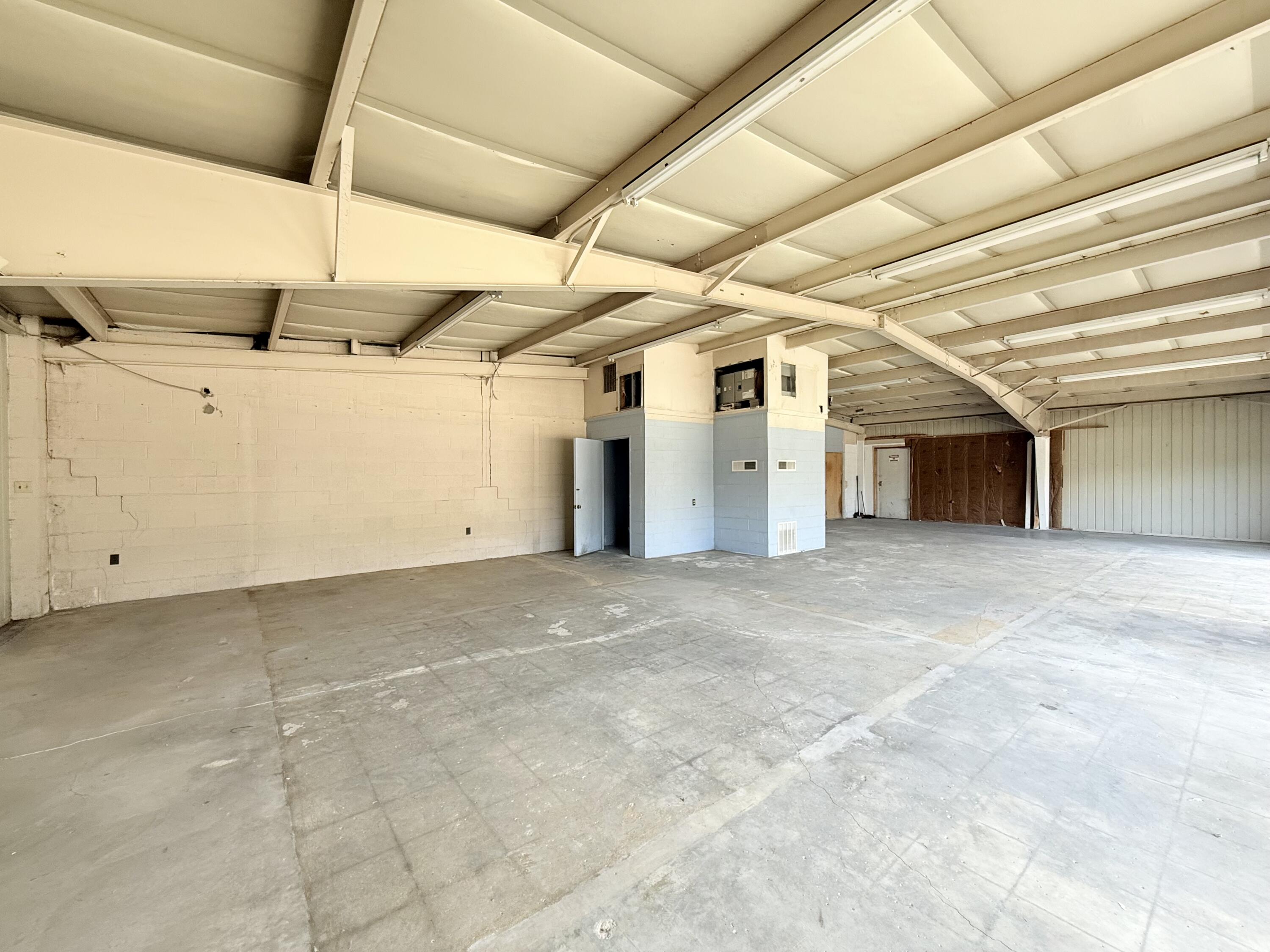 207 N Broadway Street Property Photo 9