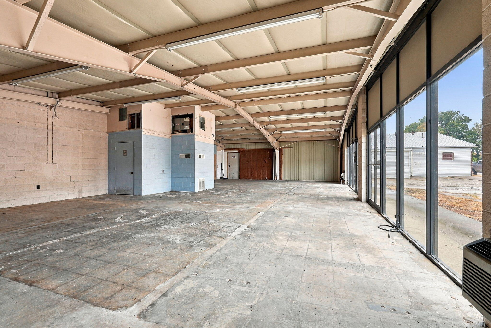 207 N Broadway Street Property Photo 9