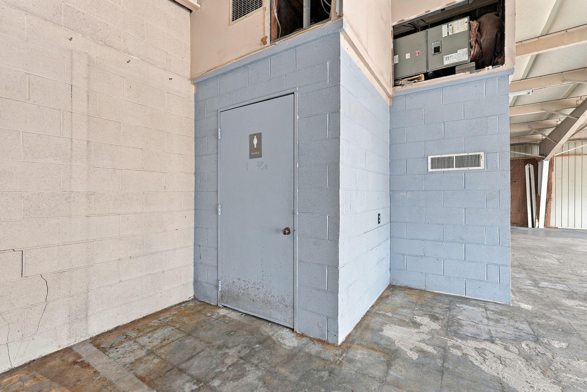 207 N Broadway Street Property Photo 10