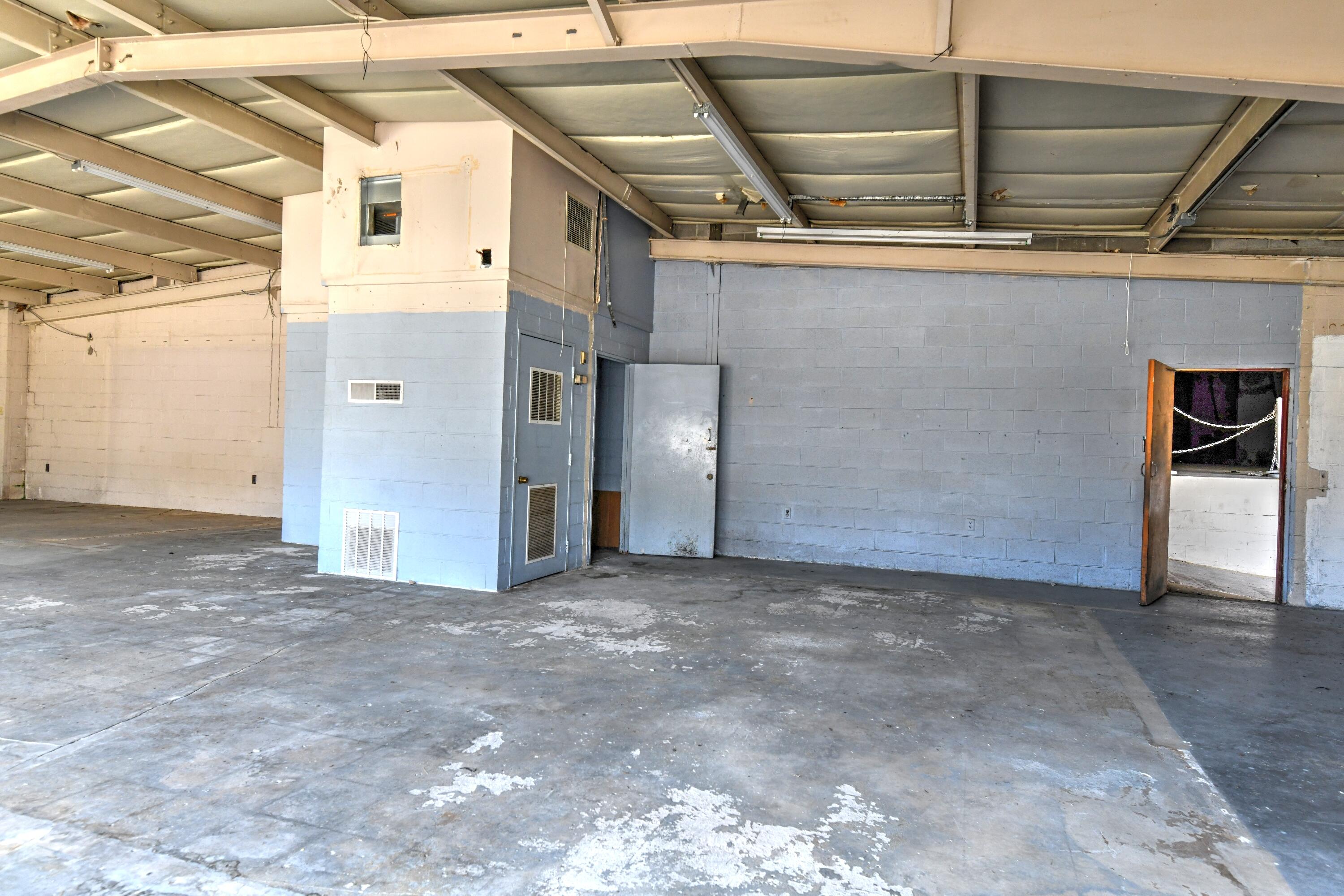 207 N Broadway Street Property Photo 11