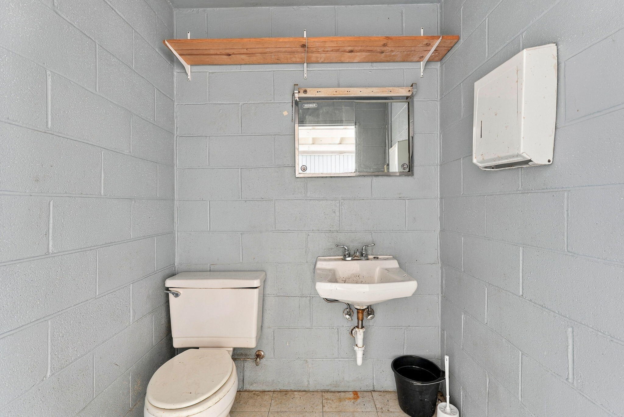 207 N Broadway Street Property Photo 11