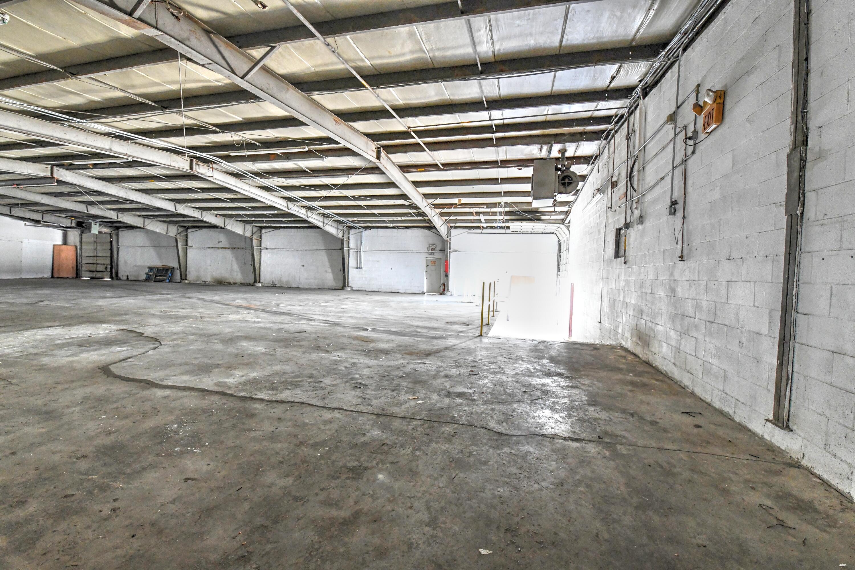 207 N Broadway Street Property Photo 17