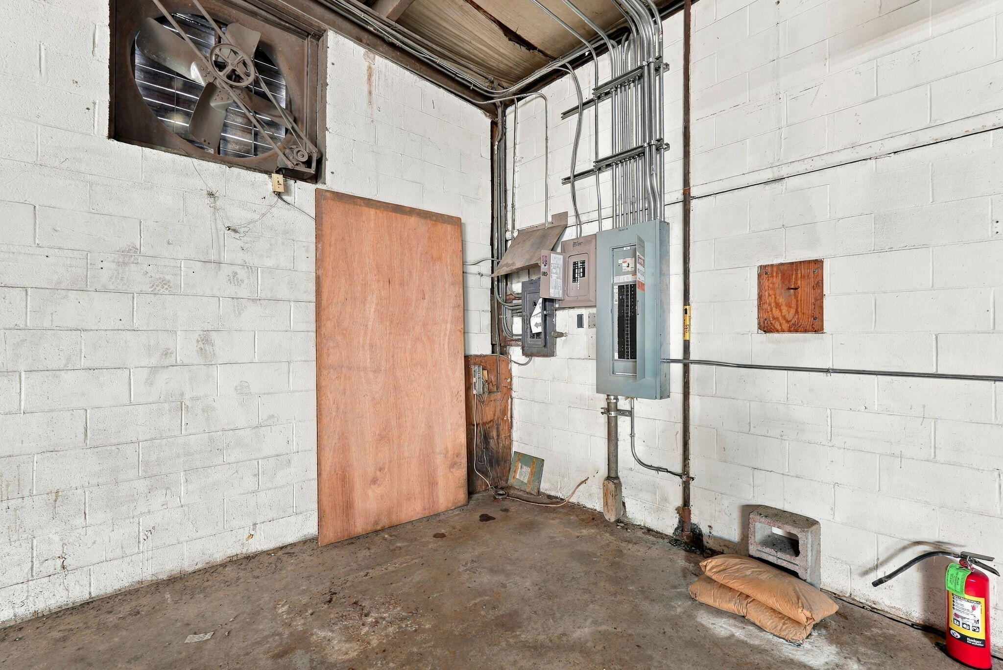 207 N Broadway Street Property Photo 23