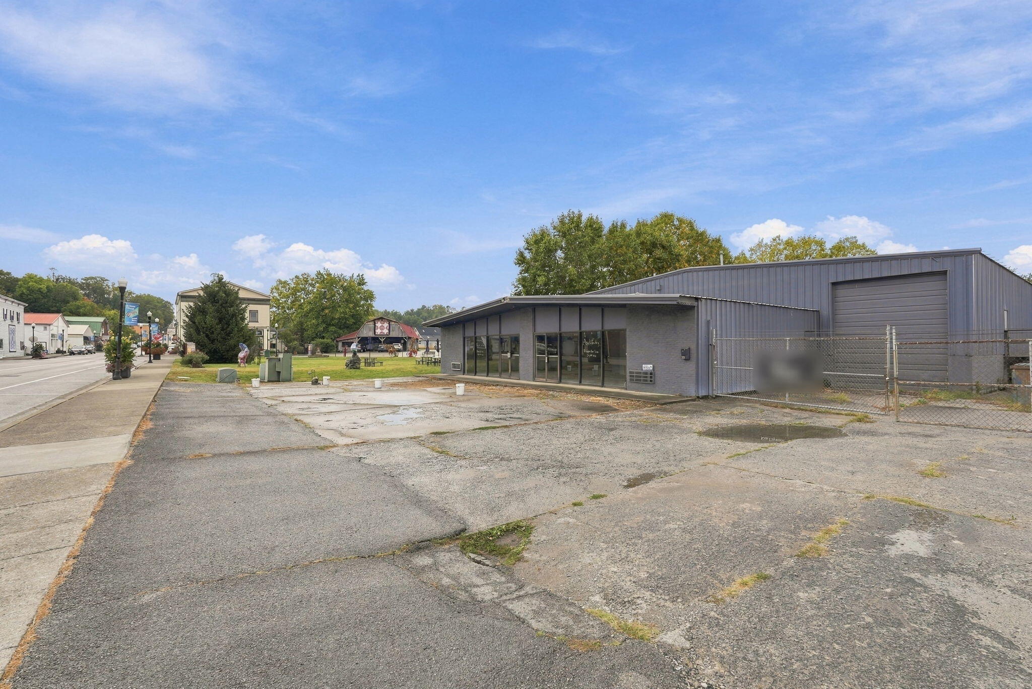 207 N Broadway Street Property Photo 35