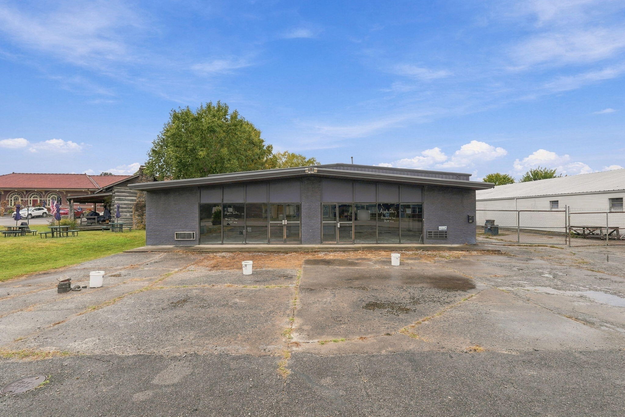 207 N Broadway Street Property Photo 36