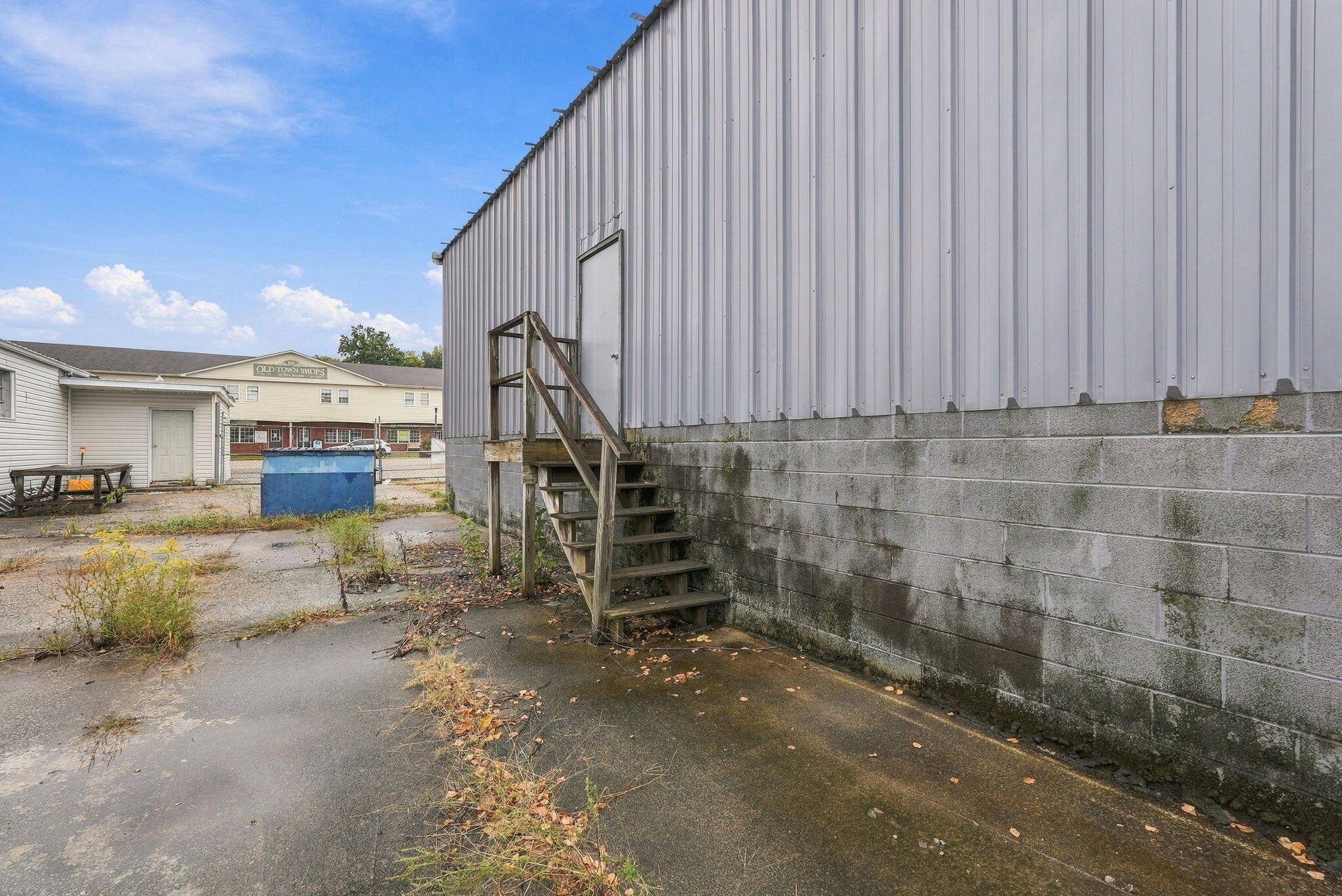 207 N Broadway Street Property Photo 38