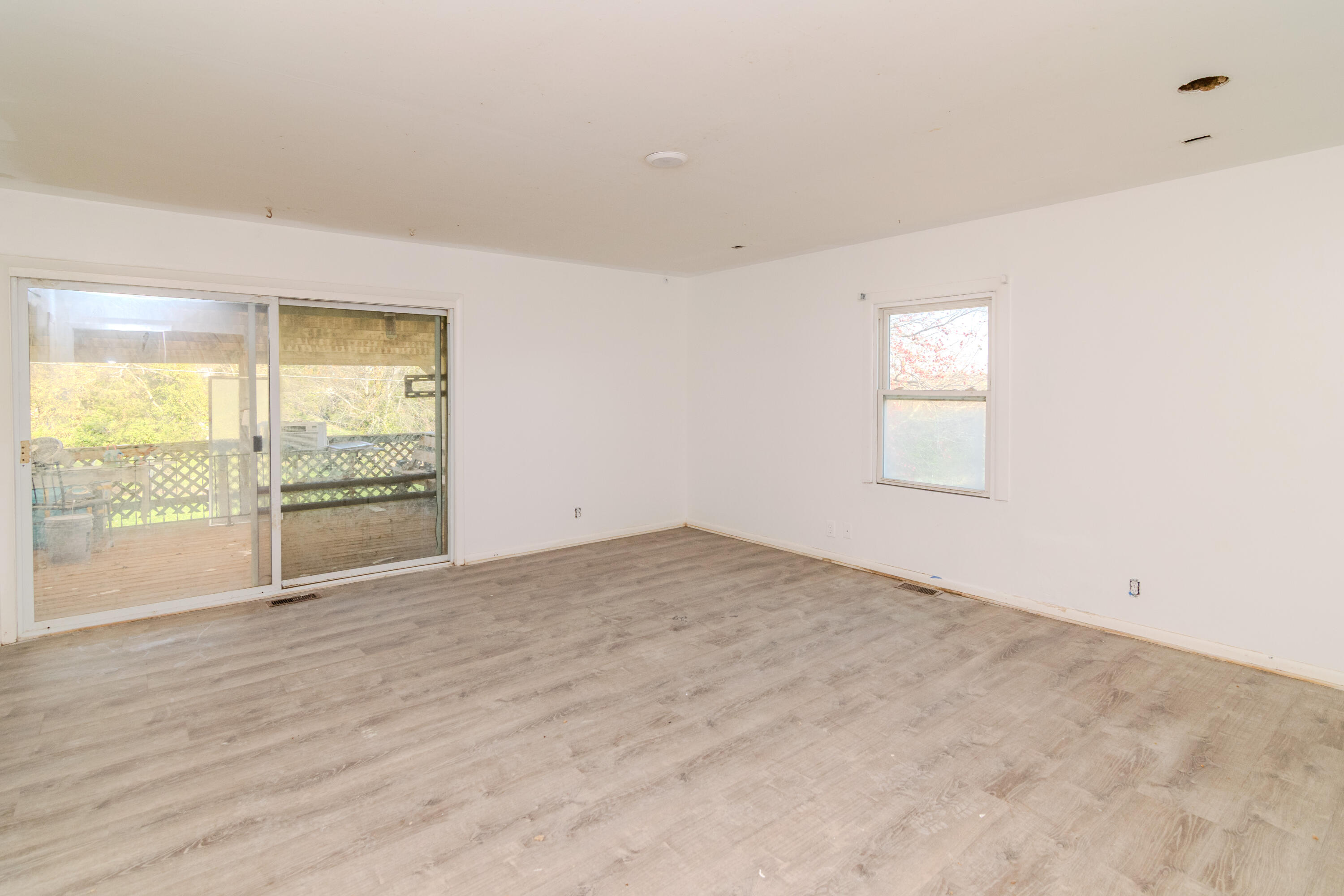 7897 Old Richmond Road Property Photo 7