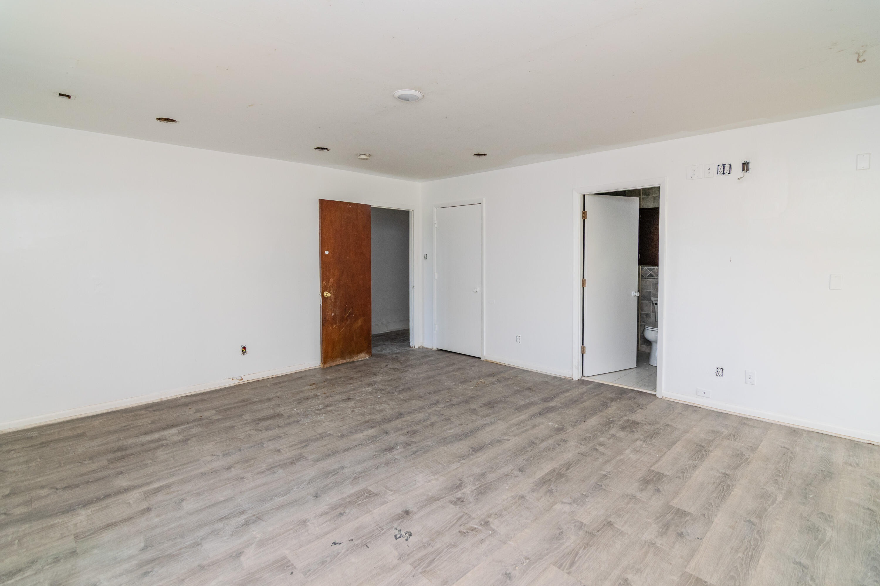 7897 Old Richmond Road Property Photo 14
