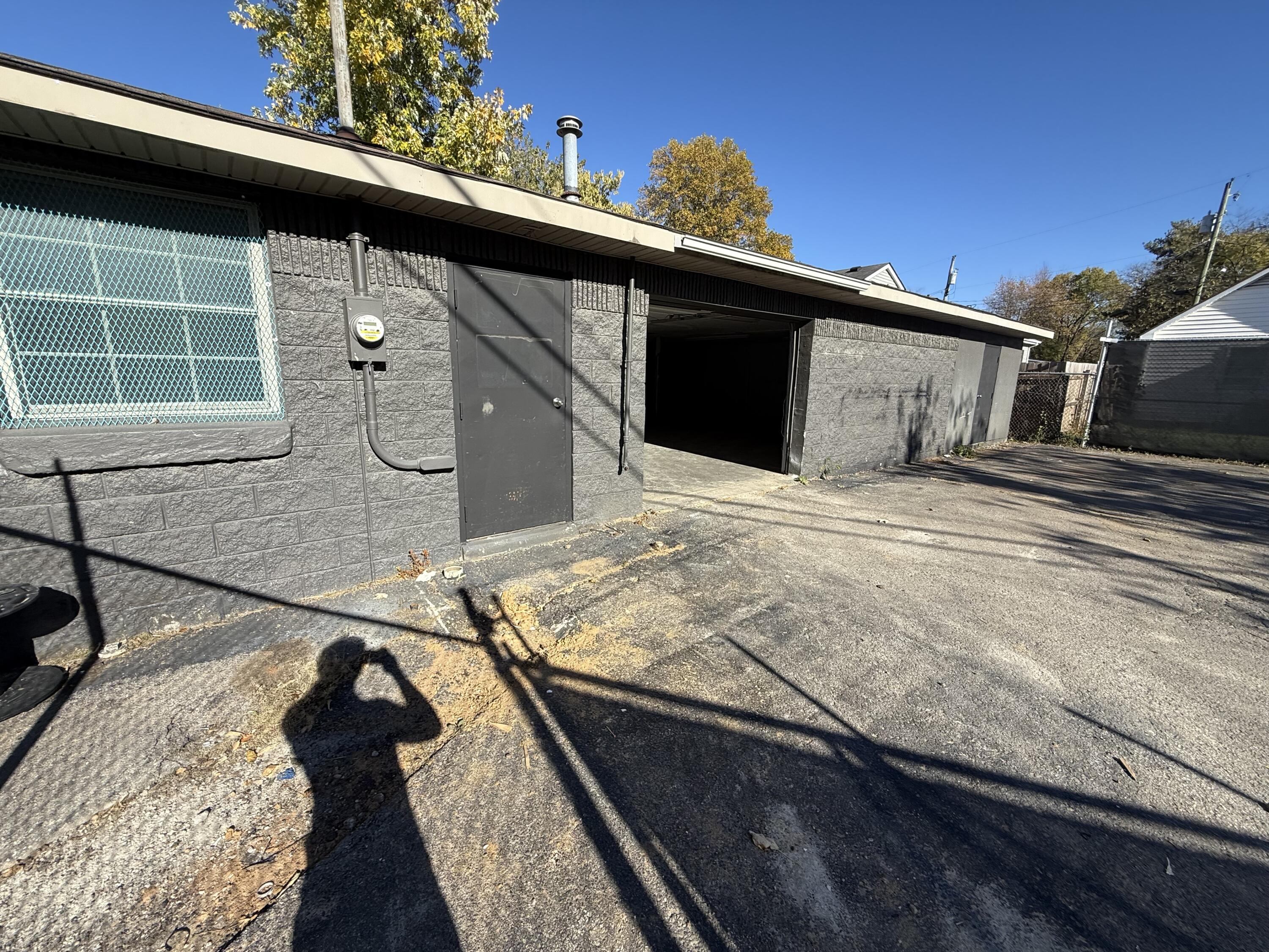 312 Thompson Road Property Photo 9