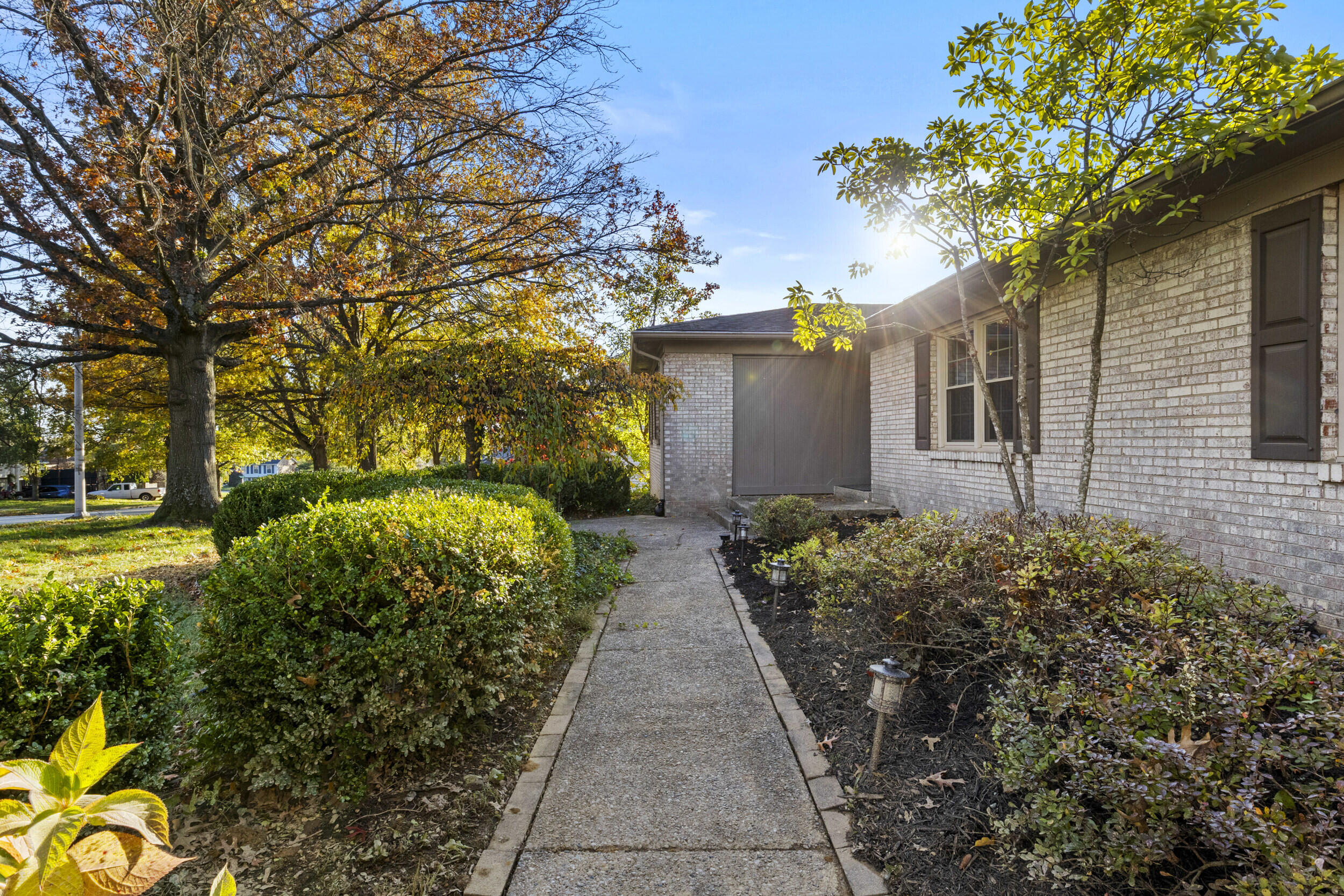 3671 Walden Drive Property Photo 4