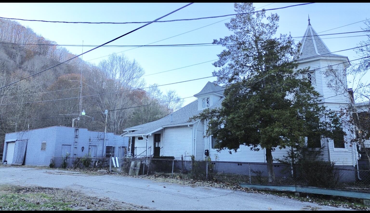 418 Front Street Property Photo 3