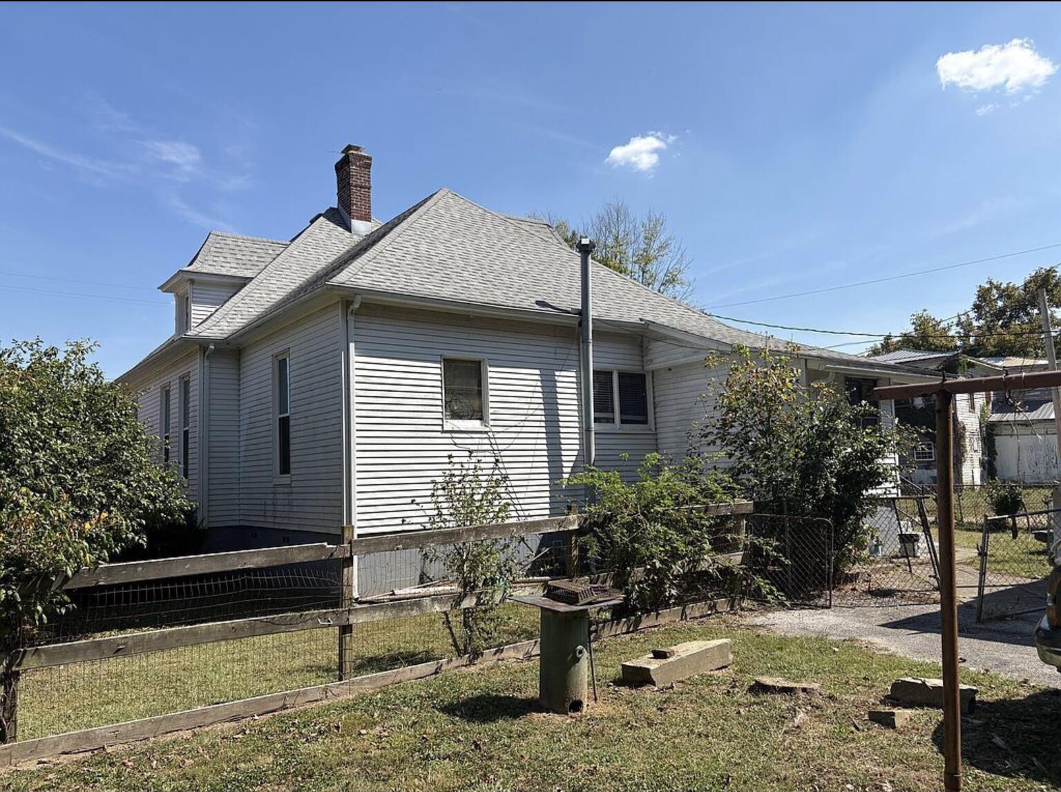 418 Front Street Property Photo 12
