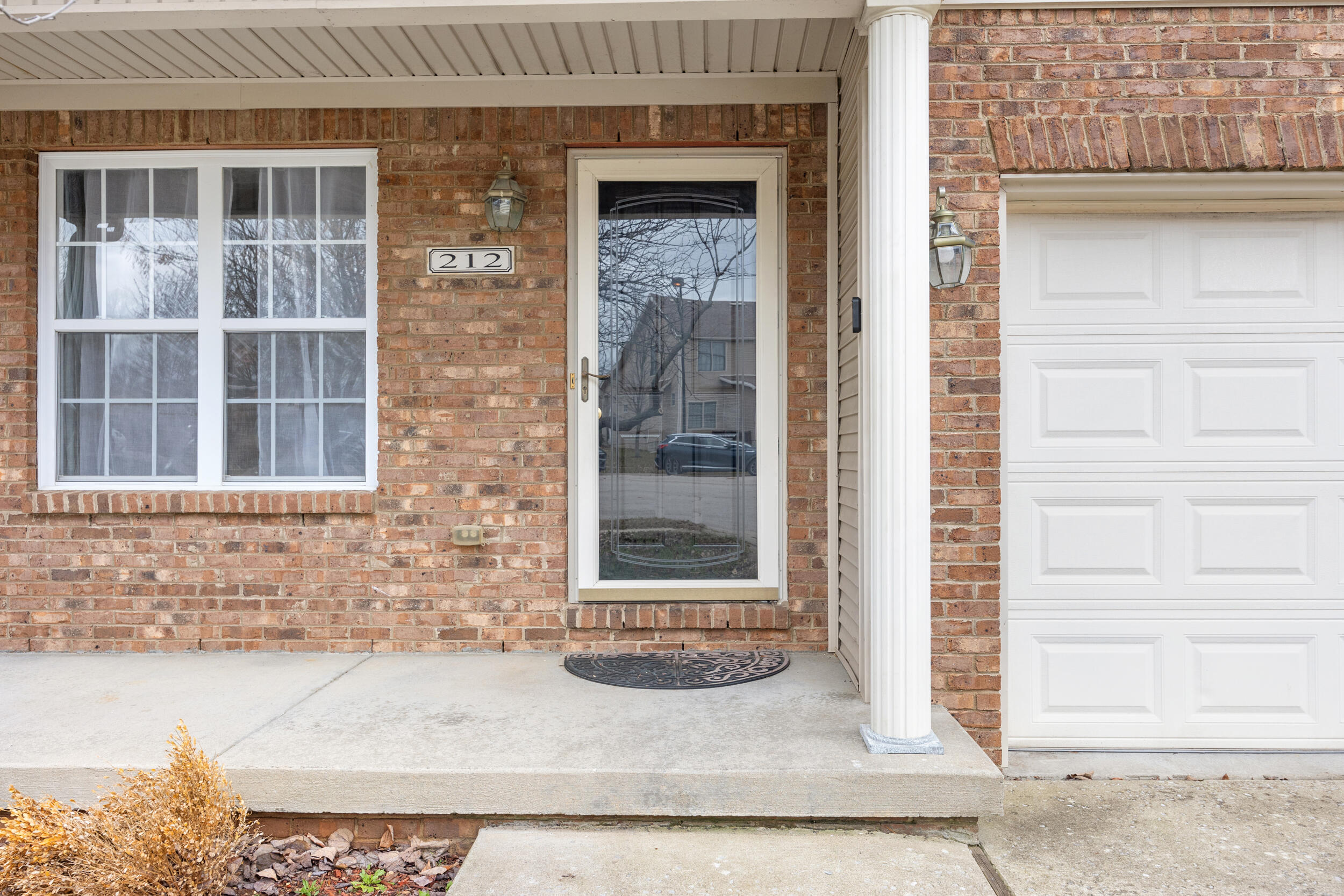212 New River Court Property Photo 2