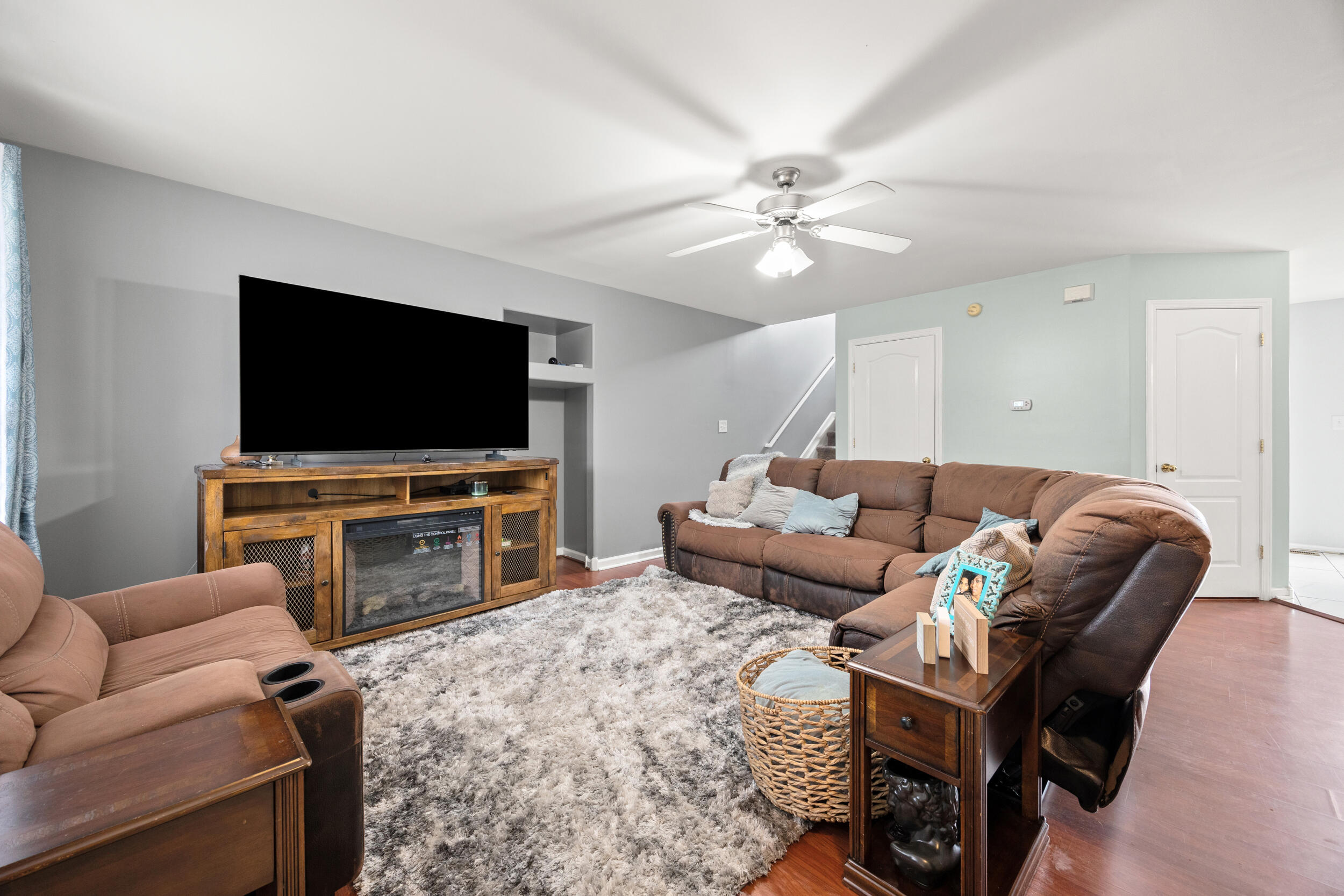 212 New River Court Property Photo 3