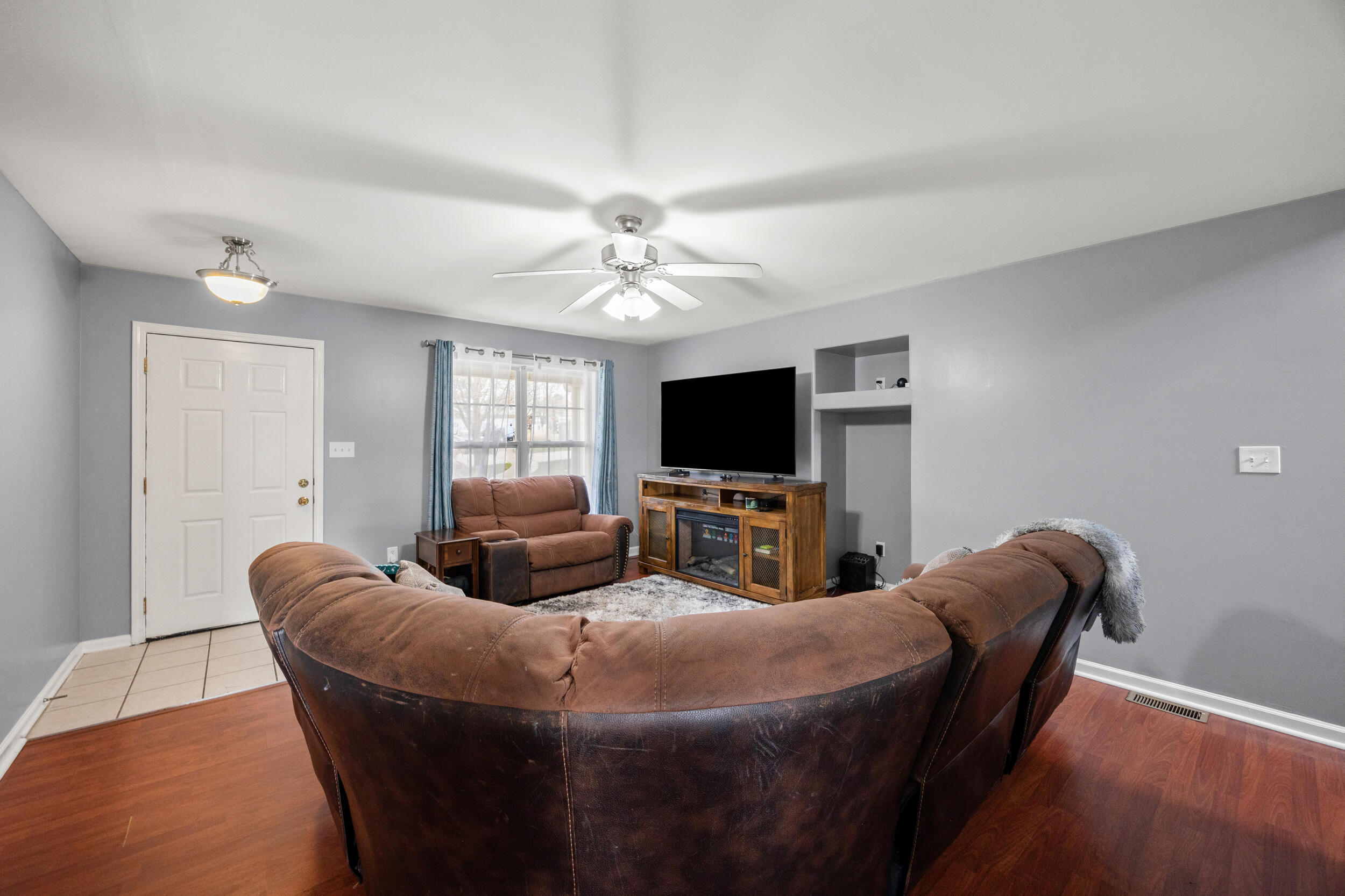 212 New River Court Property Photo 4