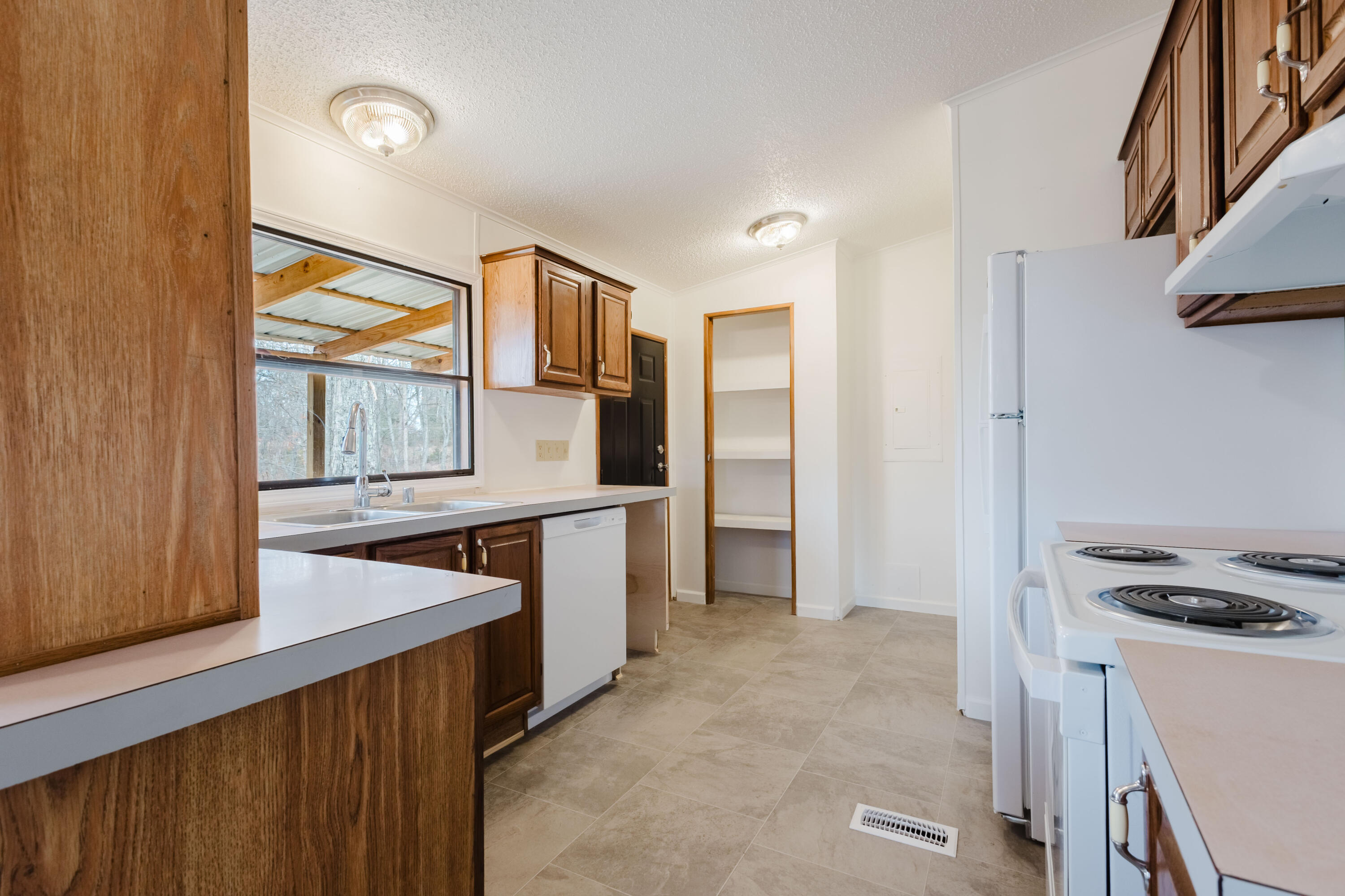 430 Apache Drive Property Photo 19