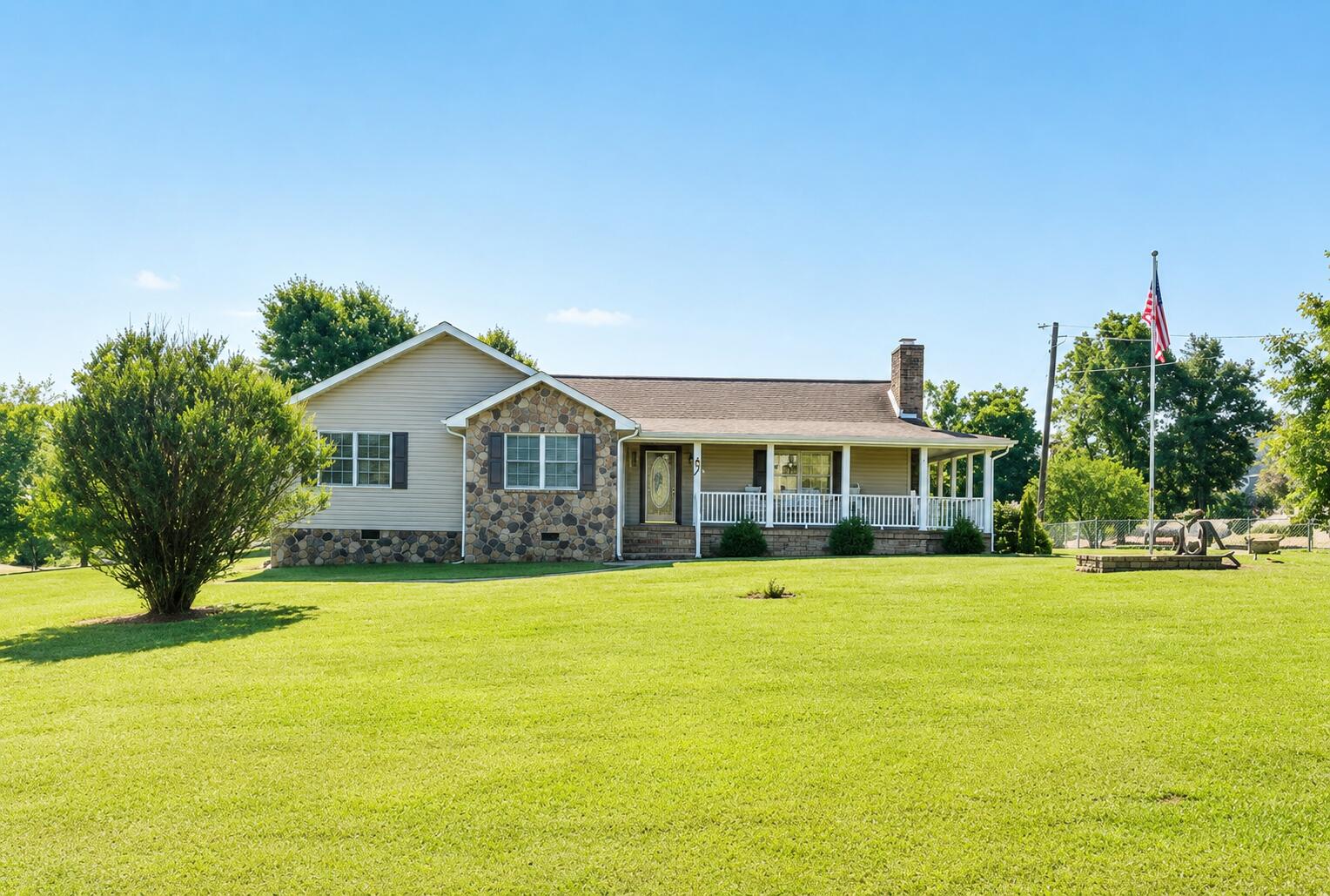4302 E 904 Highway Property Photo 1