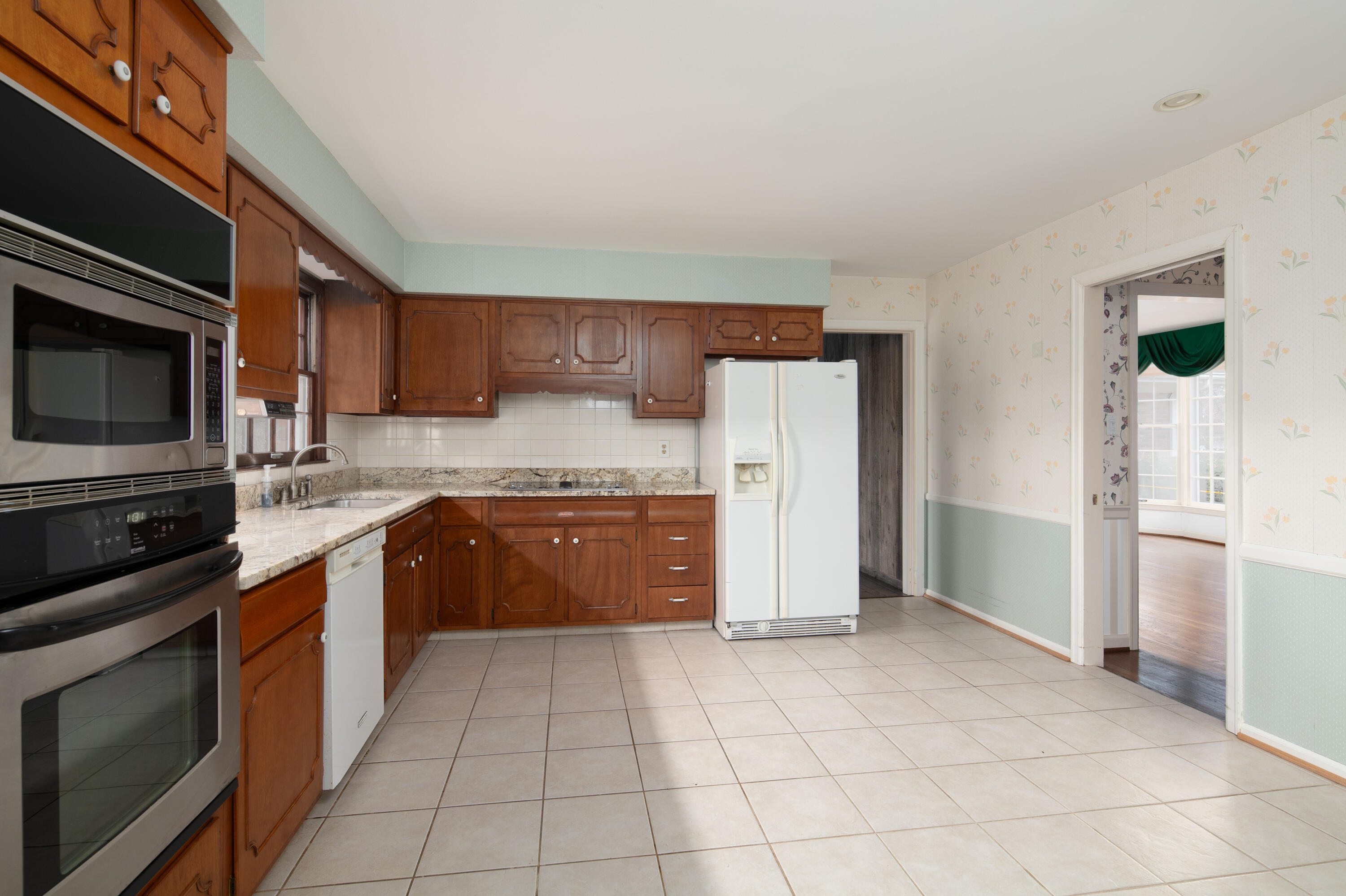 1112 The Lane Property Photo 11
