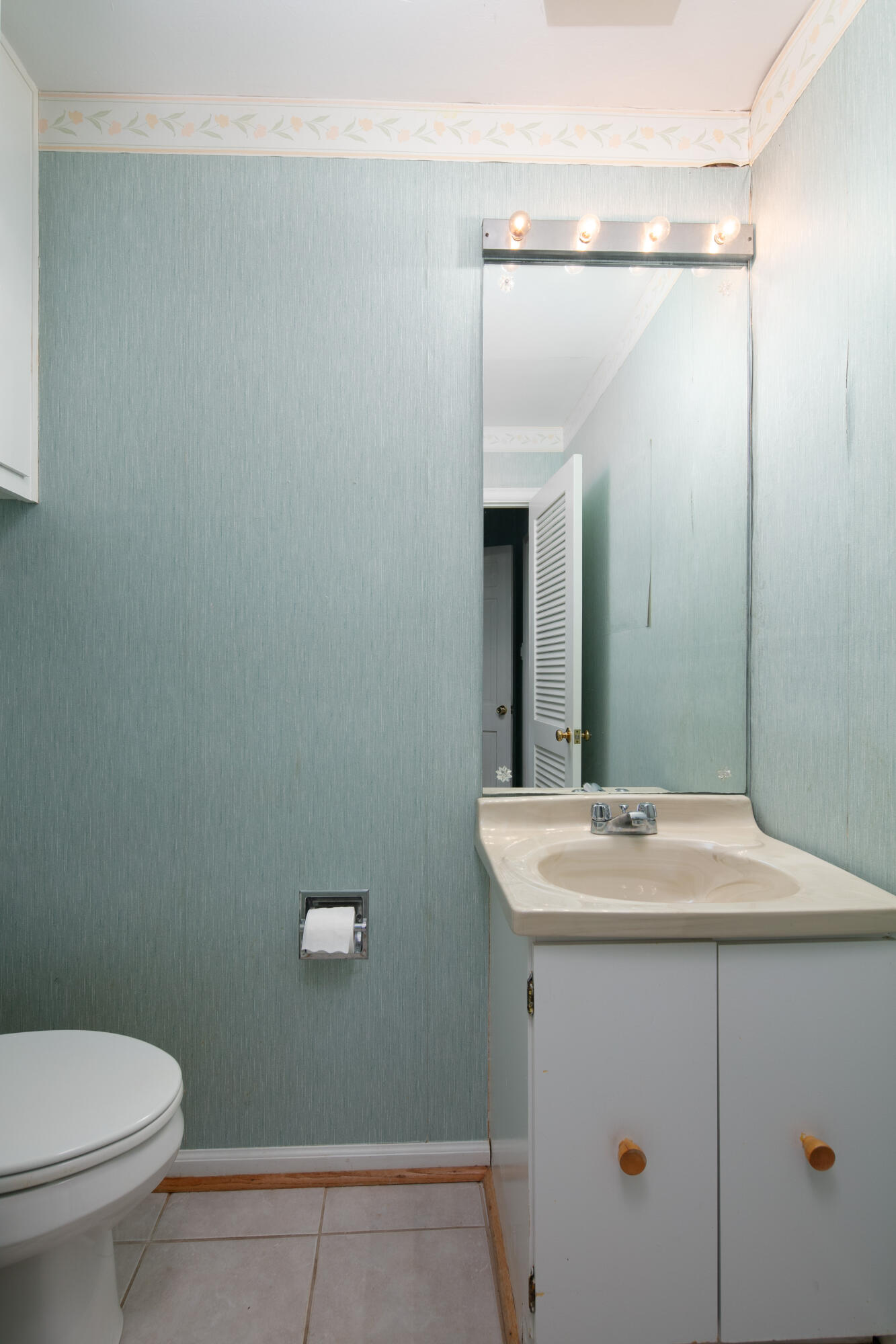 1112 The Lane Property Photo 17