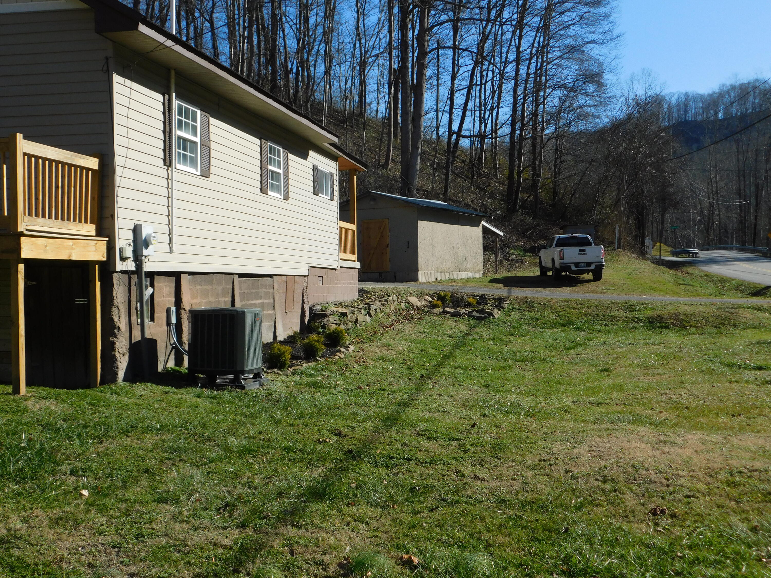 2885 Ky-215 Property Photo 11