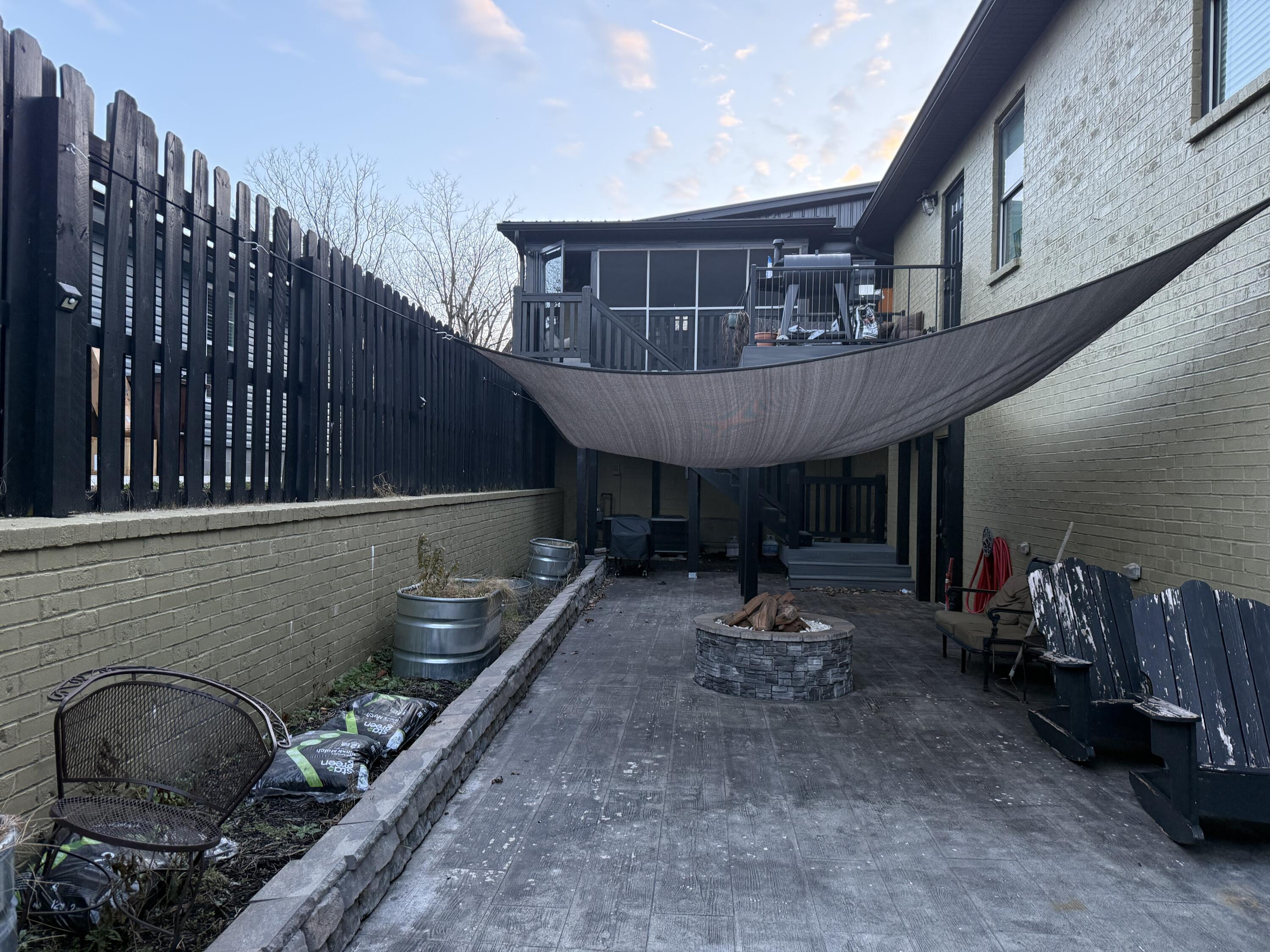107 E Street Property Photo 4