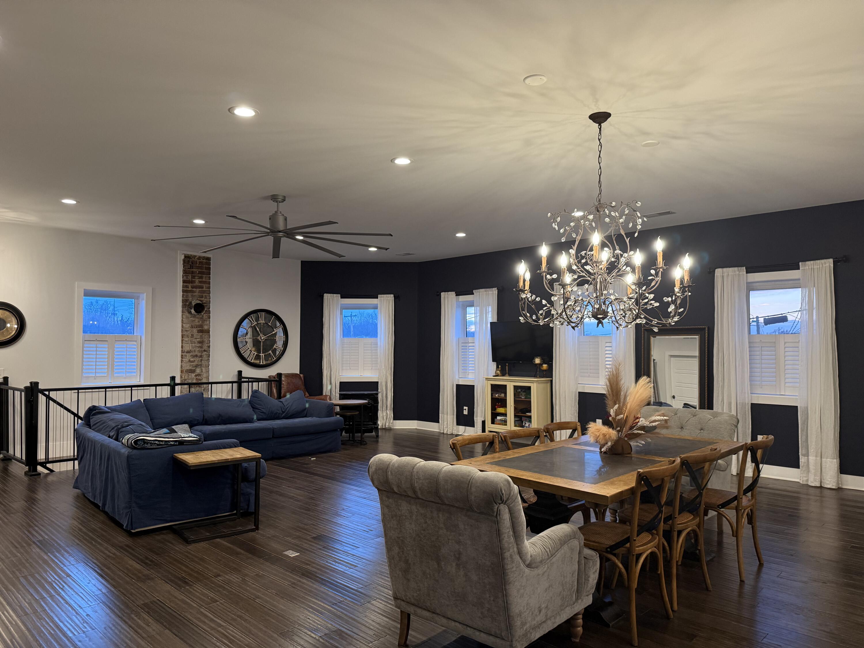 107 E Street Property Photo 6