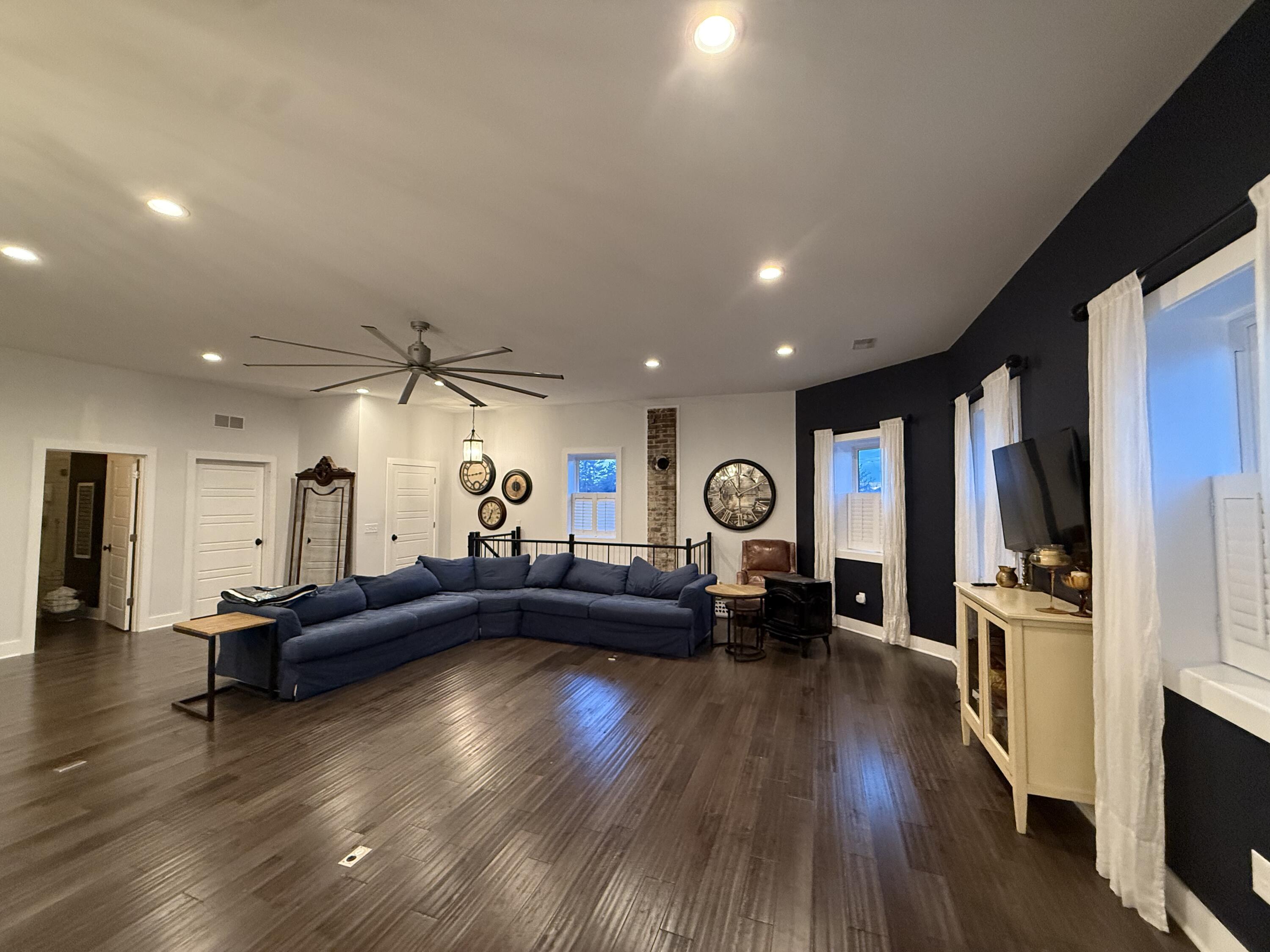 107 E Street Property Photo 14