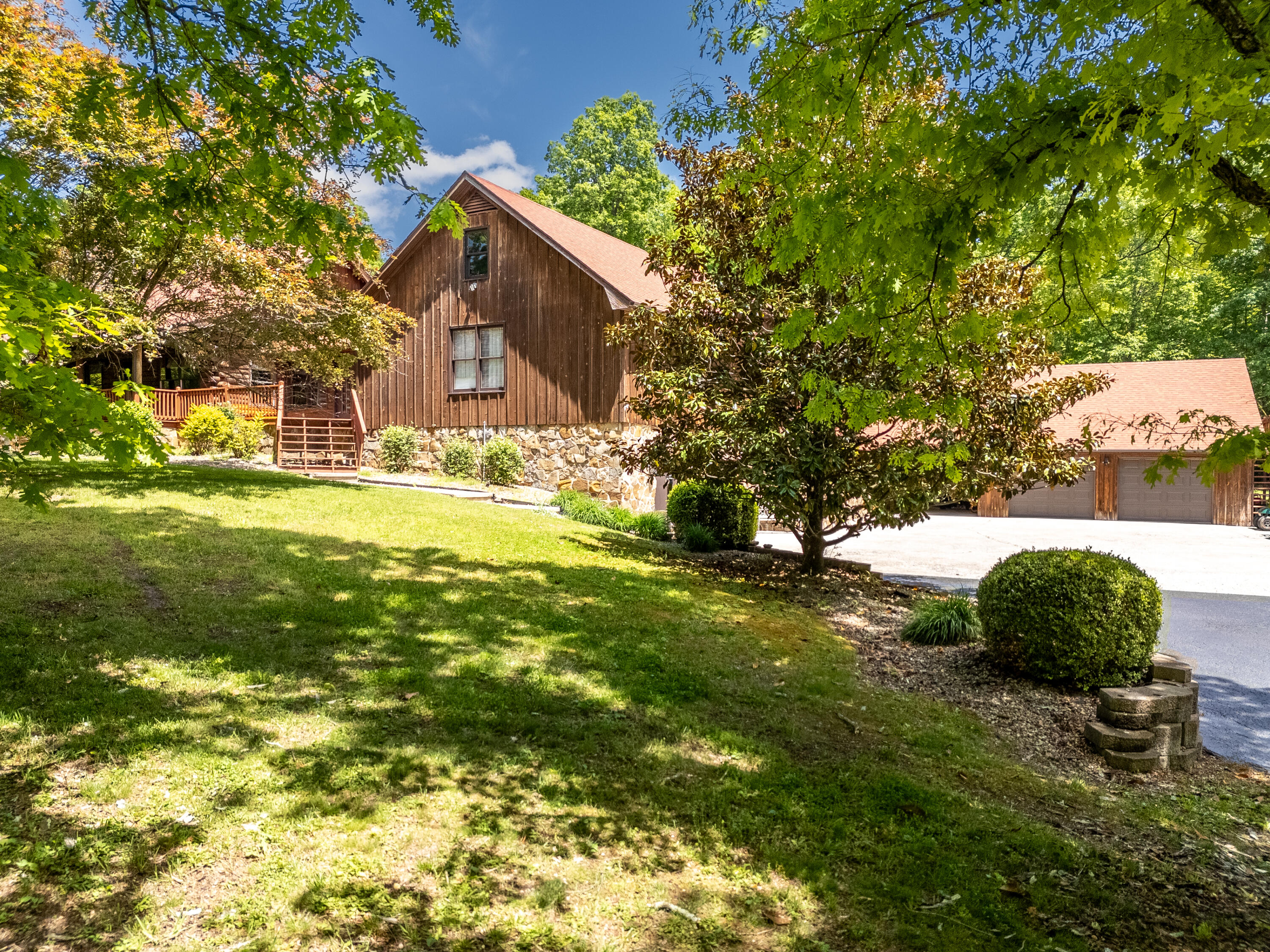 435 Hunters Lane Property Photo 4