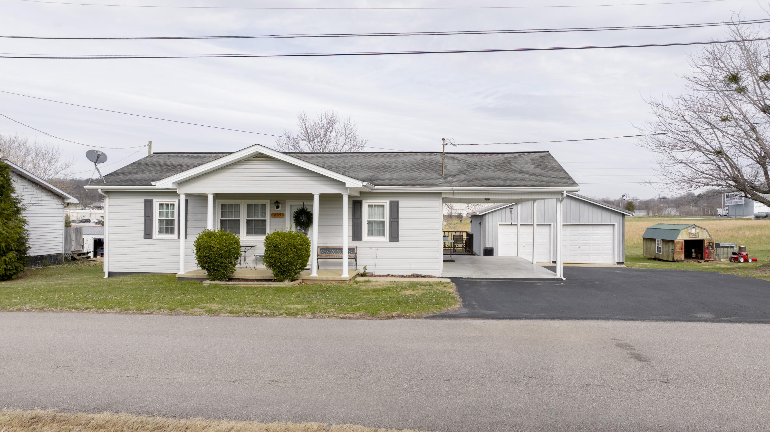 209 Tate Drive Property Photo 3