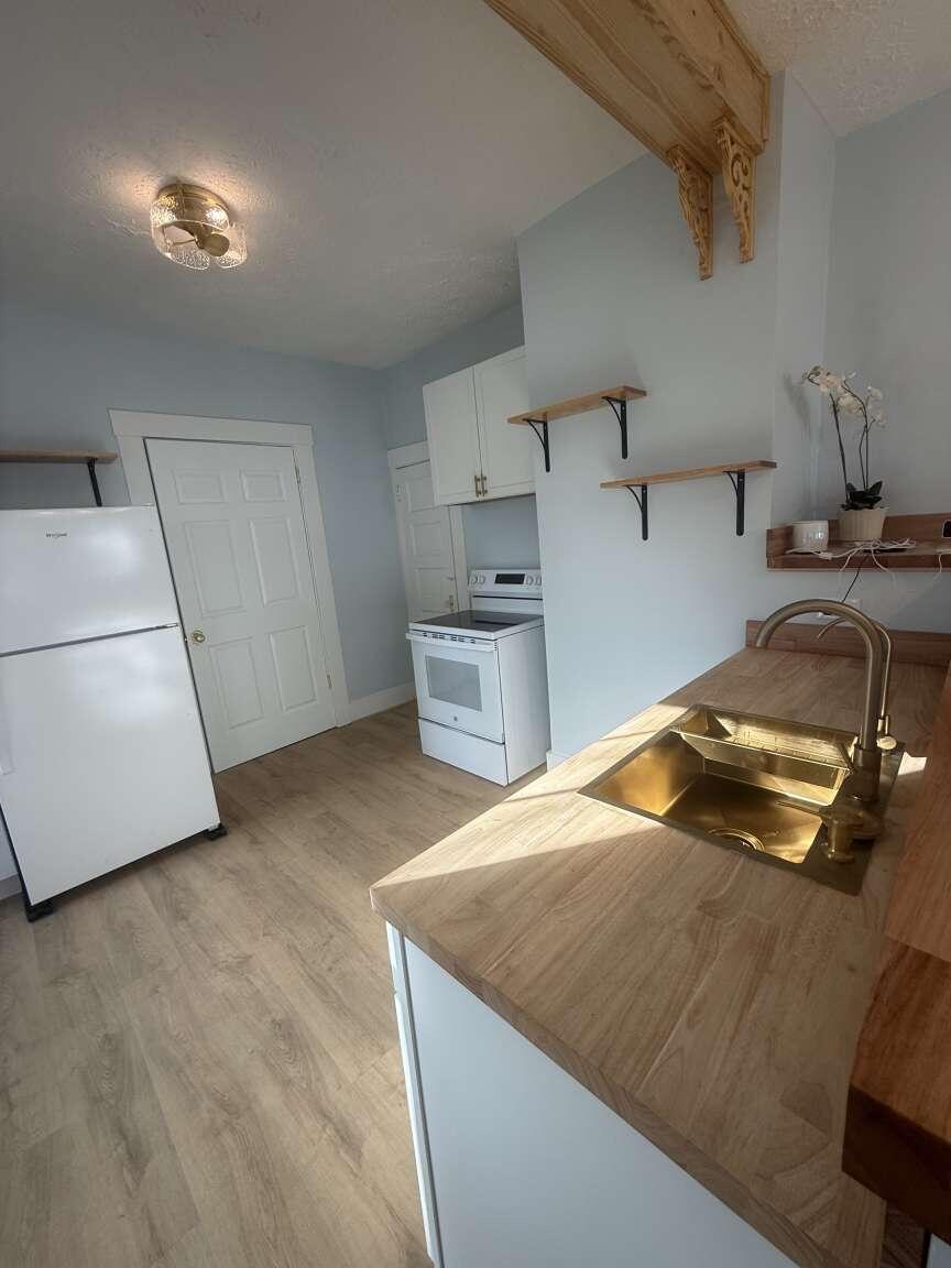230 Murray Street Property Photo 10